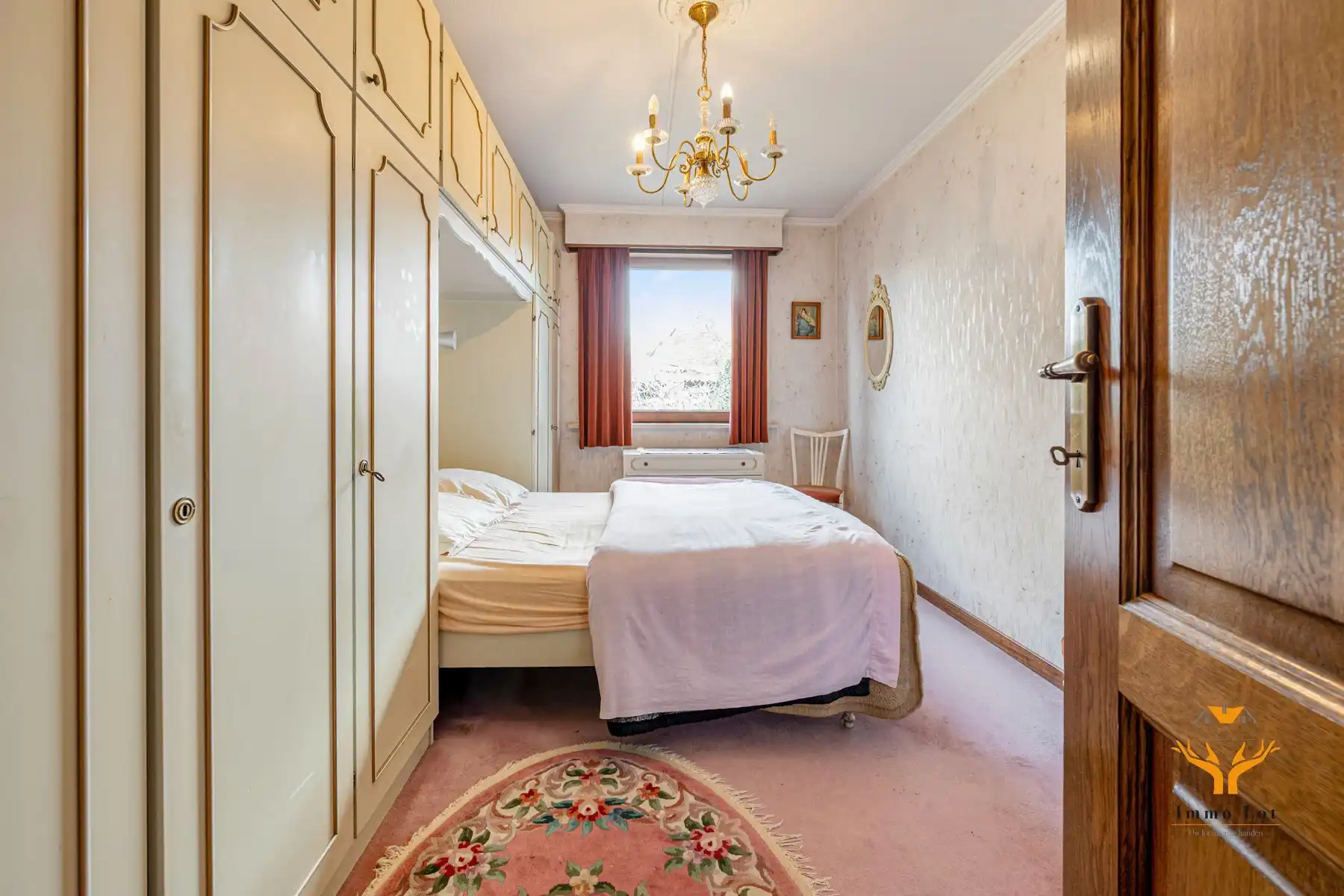 Gezinswoning met 5 slaapkamers en ruime tuin foto 12