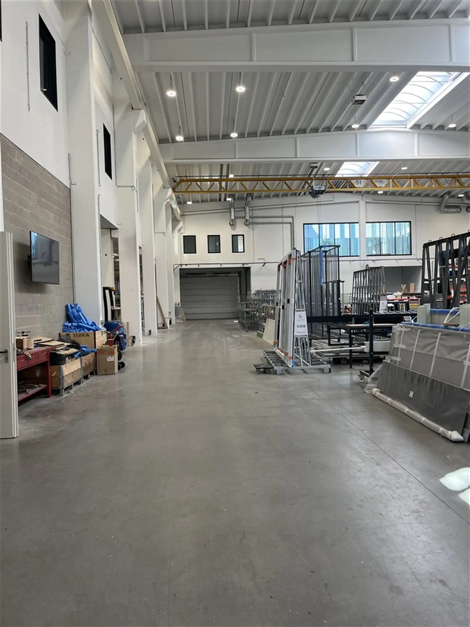 Modern bedrijfspand met kantoren te Harelbeke foto 12