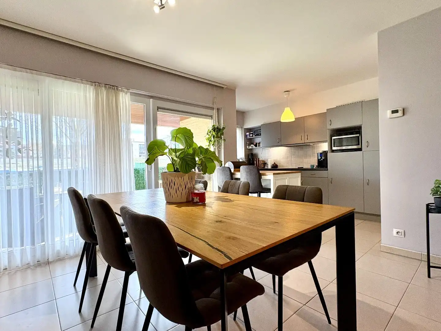 Gelijkvloers 2-slaapkamer appartement met tuin te koop in Harelbeke foto 2