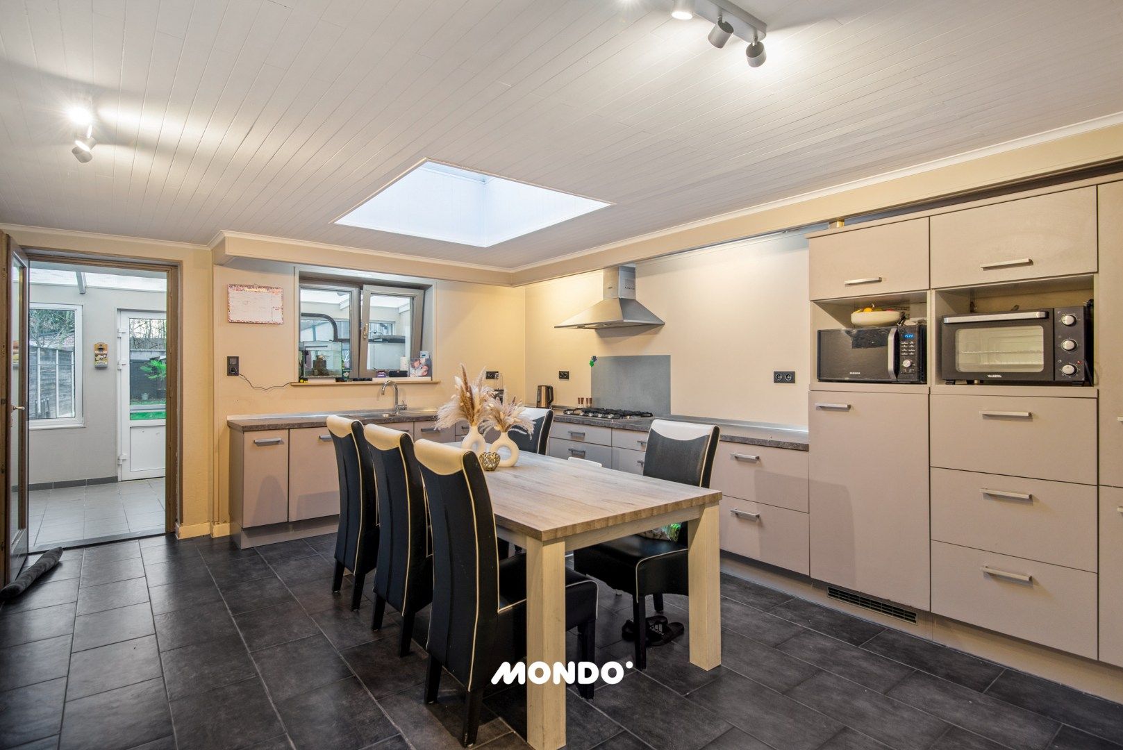 Instapklare woning met 4 slaapkamers en ruime tuin in hartje Niel! foto 4