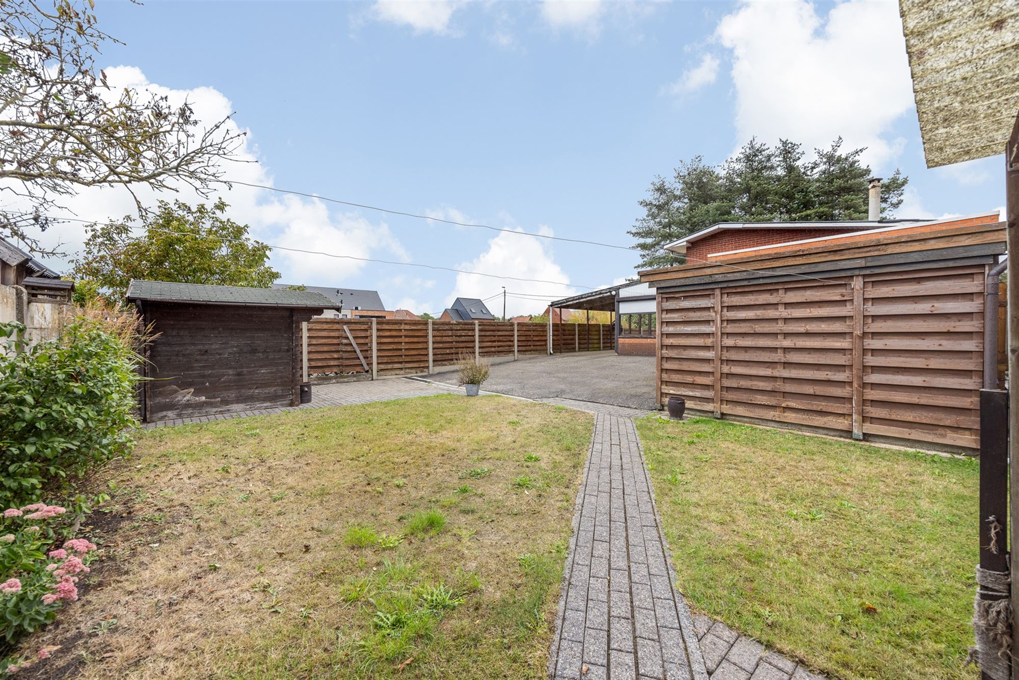 PERFECT ONDERHOUDEN GELIJKVLOERSE WONING OP IDEALE LIGGING foto 21