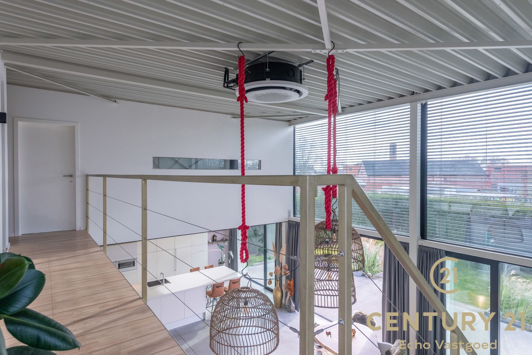 Unieke energiezuinige Loft-Stijl villa aan het water foto 13