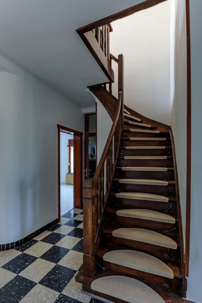 Ruime villa met 5 slaapkamers en zwembad foto 24