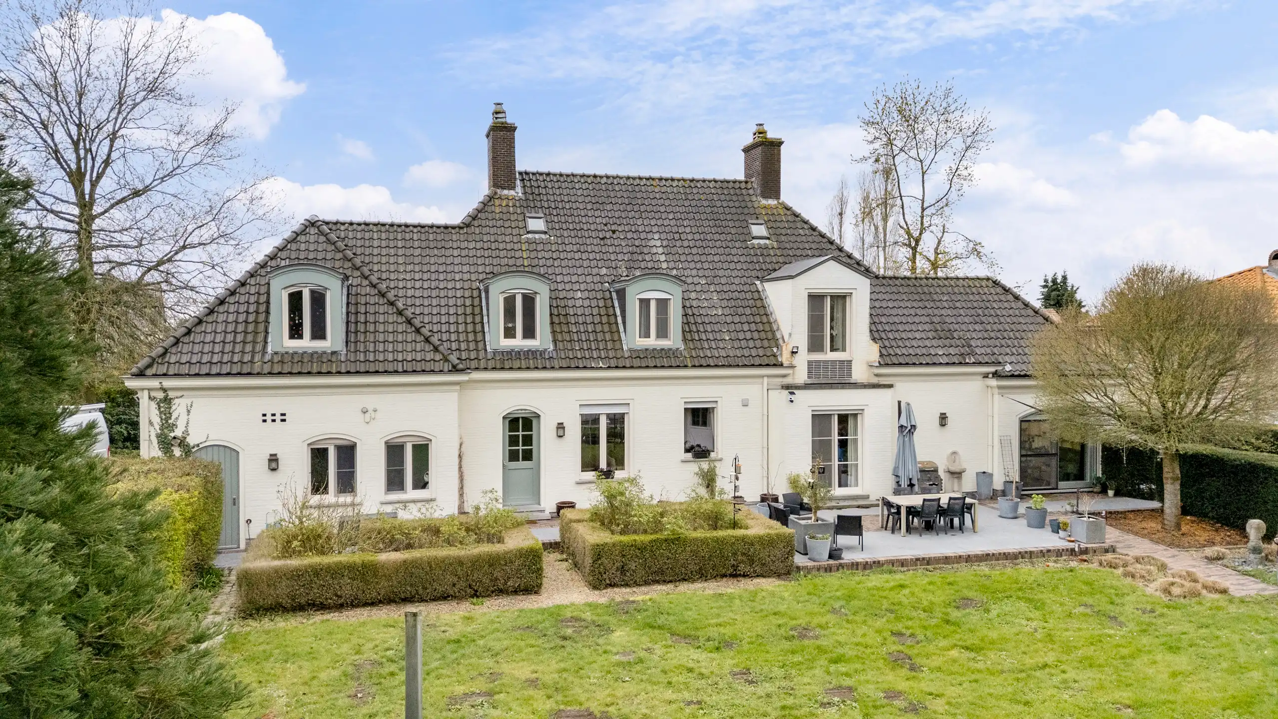 Charmante manoir villa met 6 slaapkamers op een riant perceel van 2.984 m². foto 2