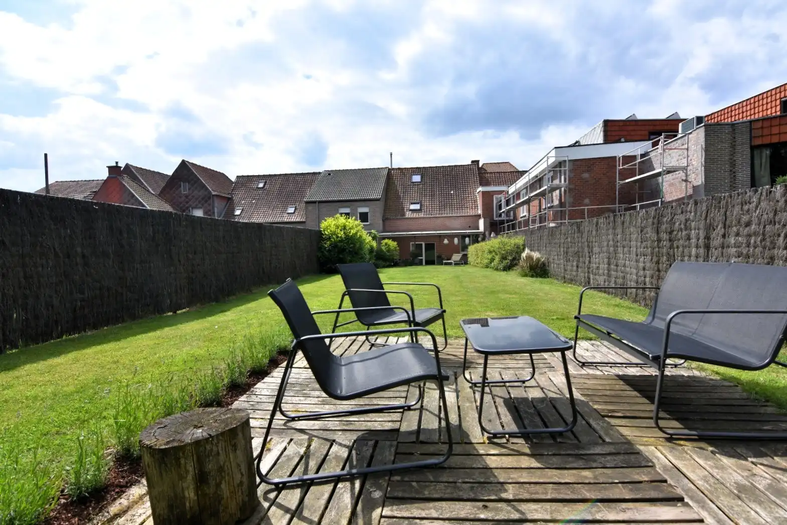 Gezellige rijwoning met diepe tuin in Moorslede foto 9