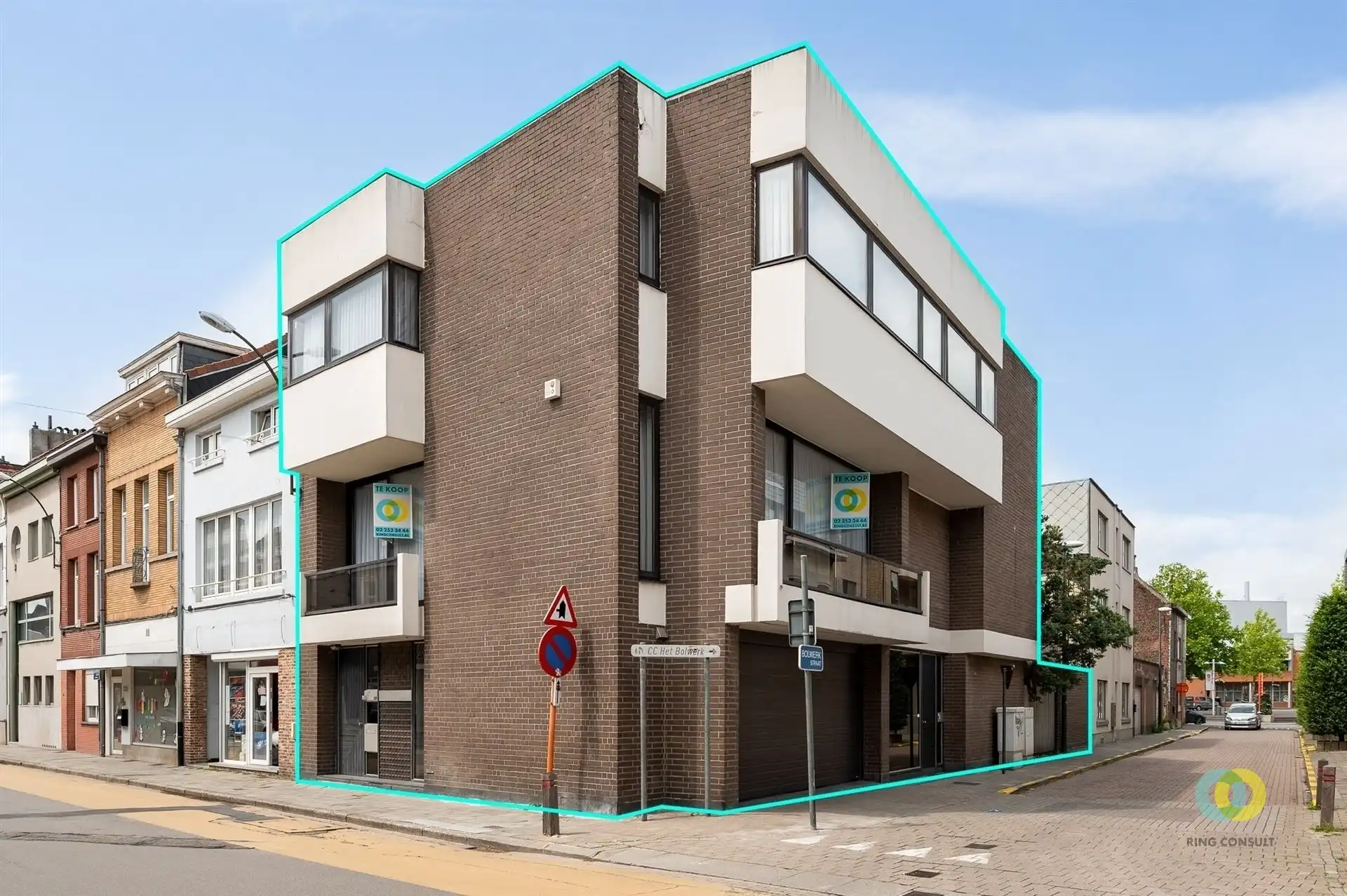 Hoofdfoto van de publicatie: Buitengewoonhuis met kantoorruimte