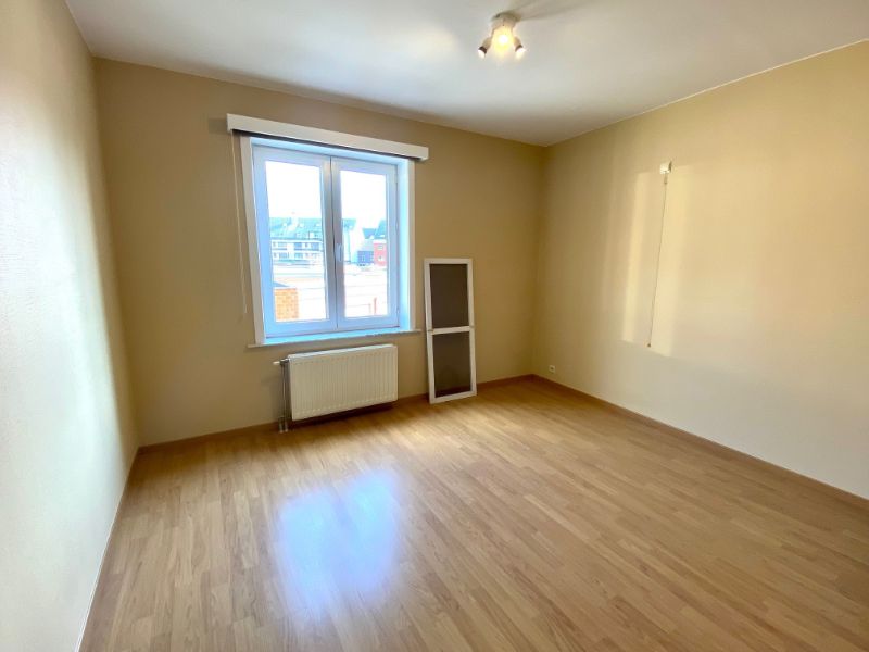 Centraal gelegen appartement met 2 kamers, kelder en garage foto 10