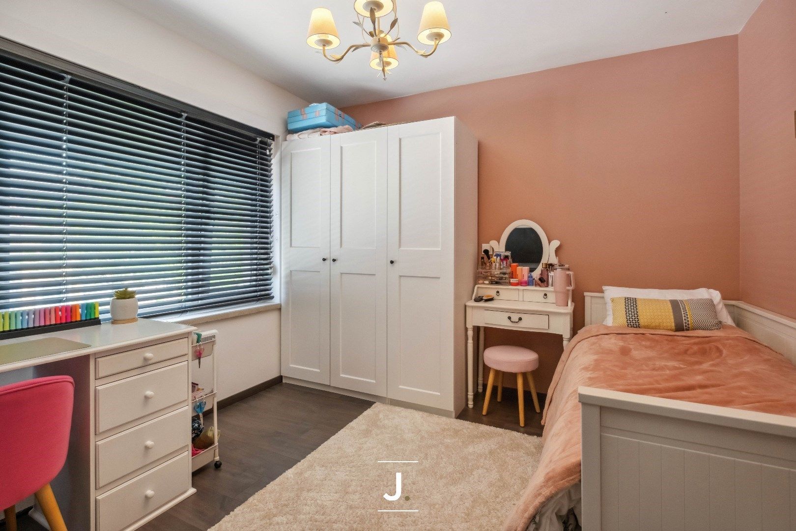 Instapklare gezinswoning met vier slaapkamers, zonnige tuin, grote garage en tal van extra’s – volledig gerenoveerd in 2019 foto 12