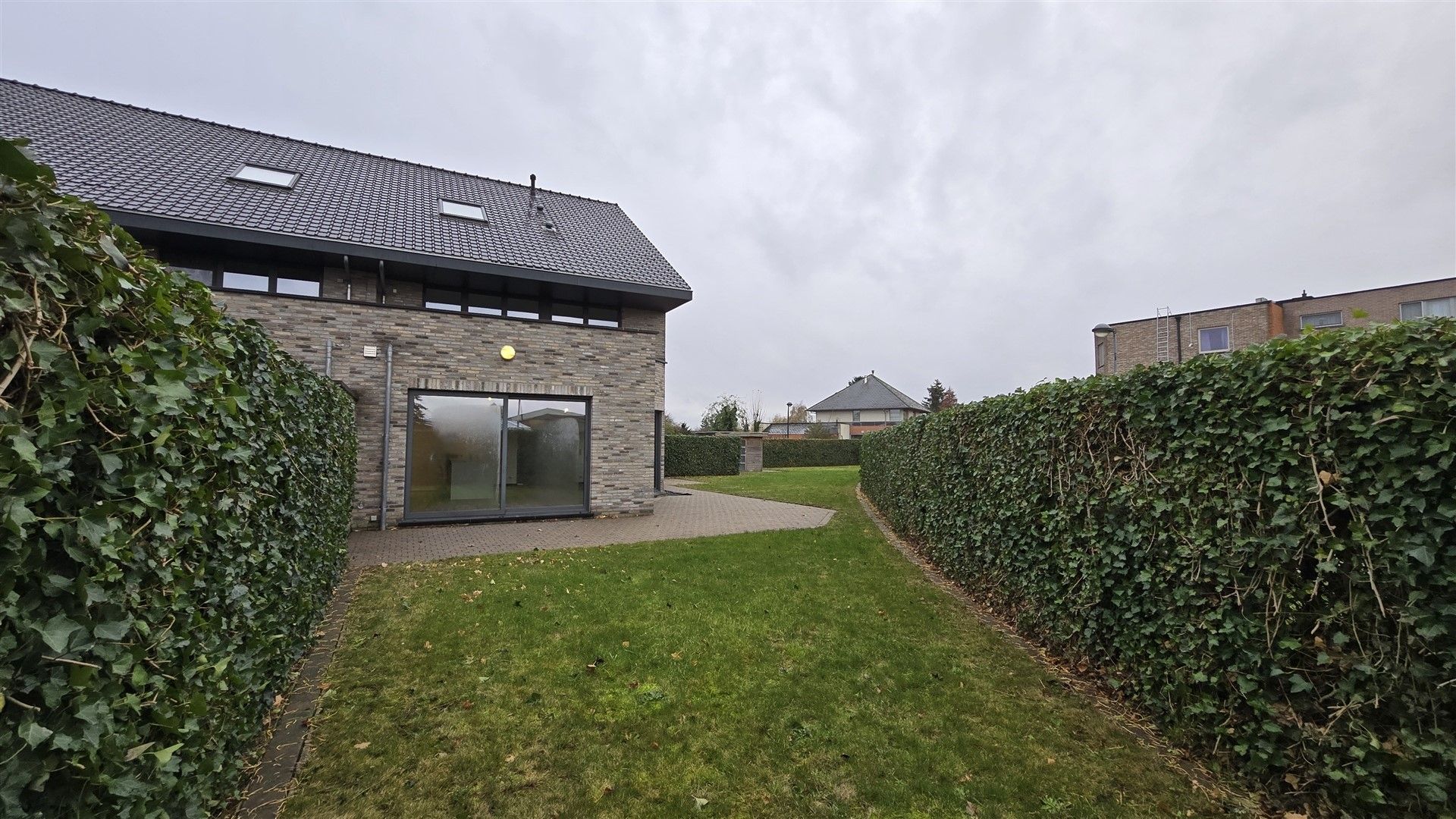 Moderne, energiezuinige woning (200m²) met 4 slaapkamers en tuin foto 29