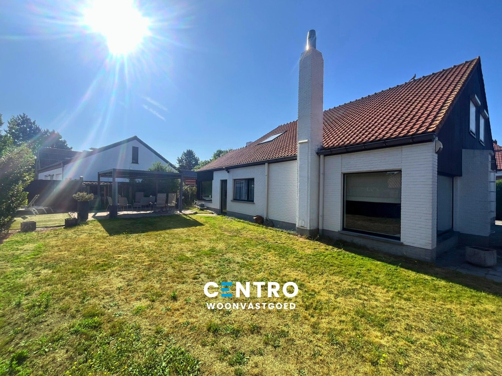 Ruime, instapklare WONING met 5/6 slaapkamers, badkamer, nieuwe keuken, grote garage en ZONNIGE tuin te Brugge (Sint-Kruis) foto {{pictureIndex}}