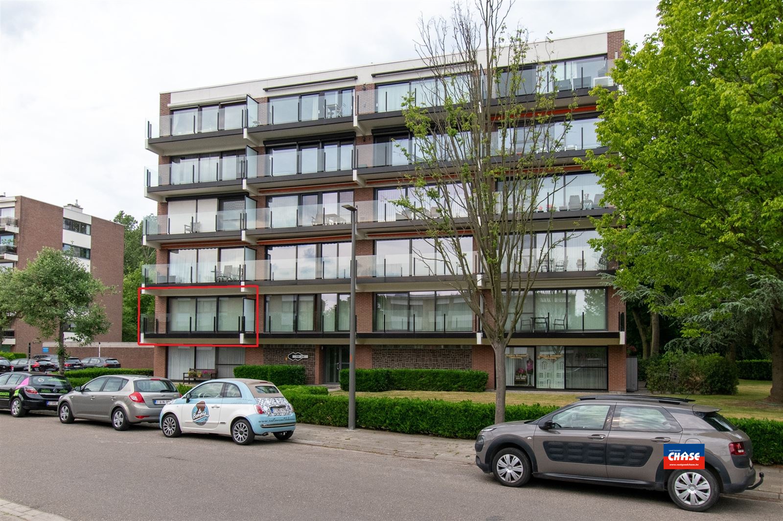 Appartement met 2 slpks, terras en garagebox foto {{pictureIndex}}