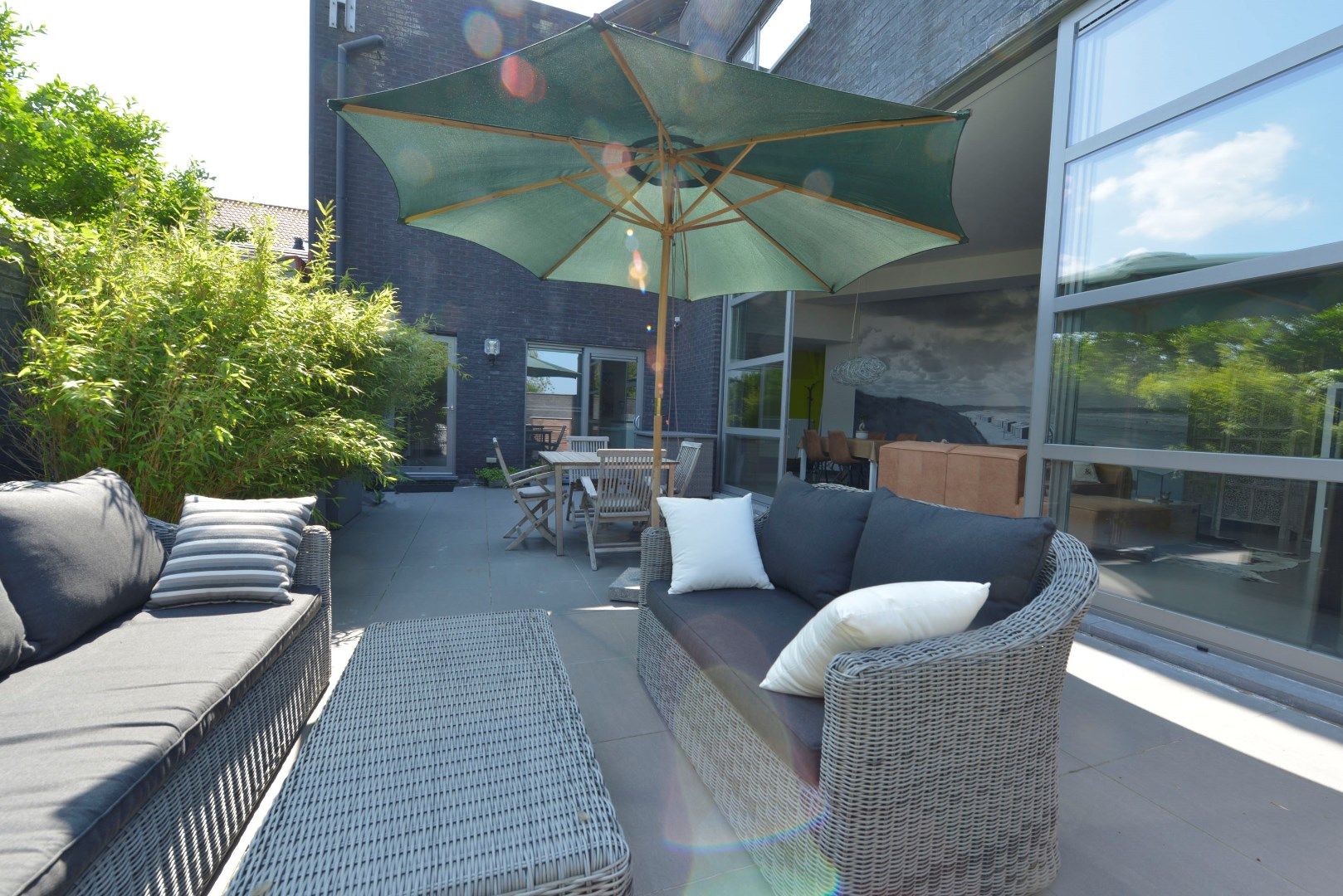 Handelsgelijkvloers met woonst, garage en terras te koop in Klemskerke (De Haan) foto 3