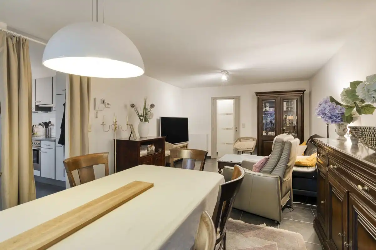 Gelijkvloers appartement met parking en tuintje te koop in Hasselt foto 4