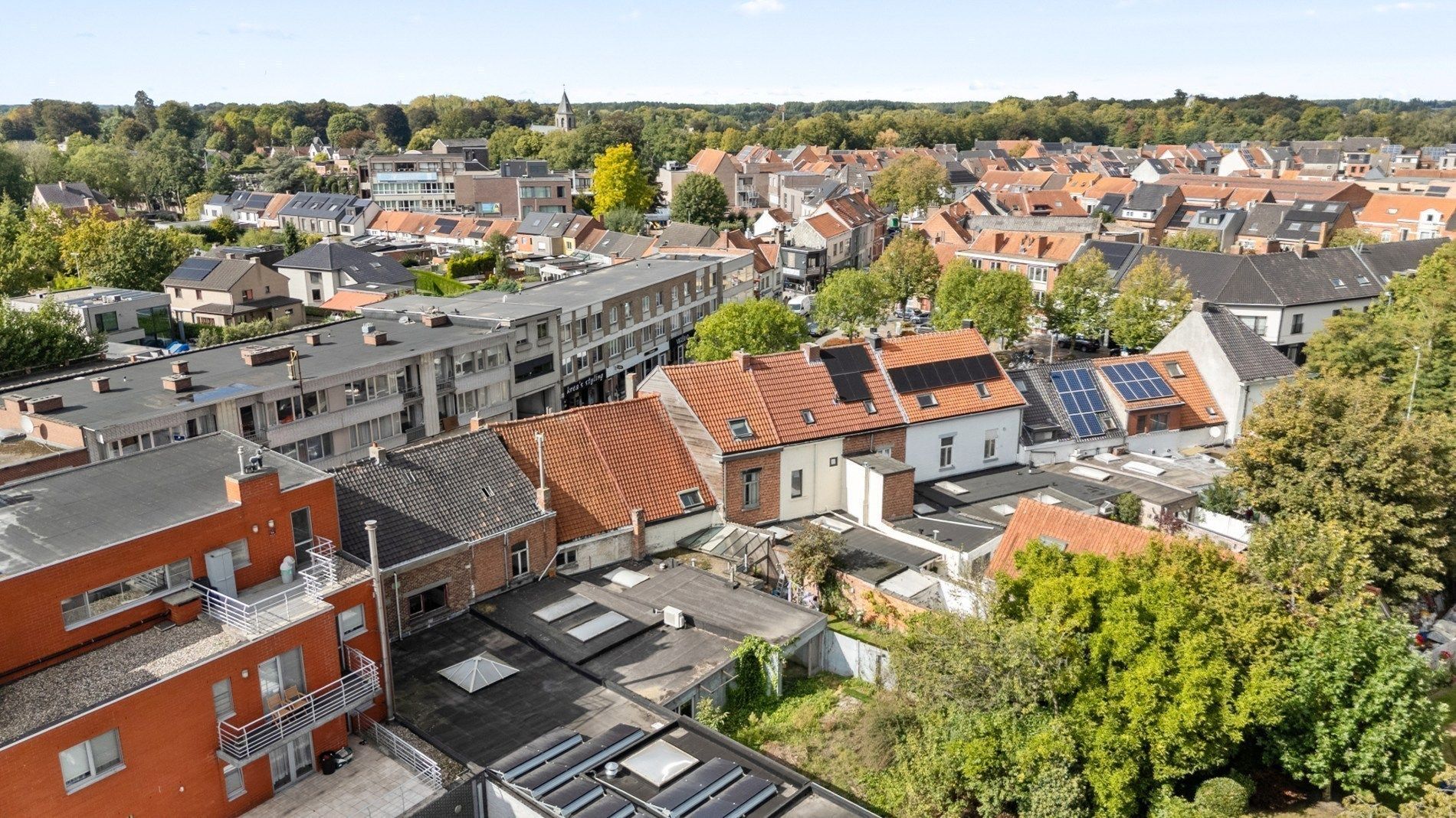 Op te frissen rijwoning met tuin foto 13