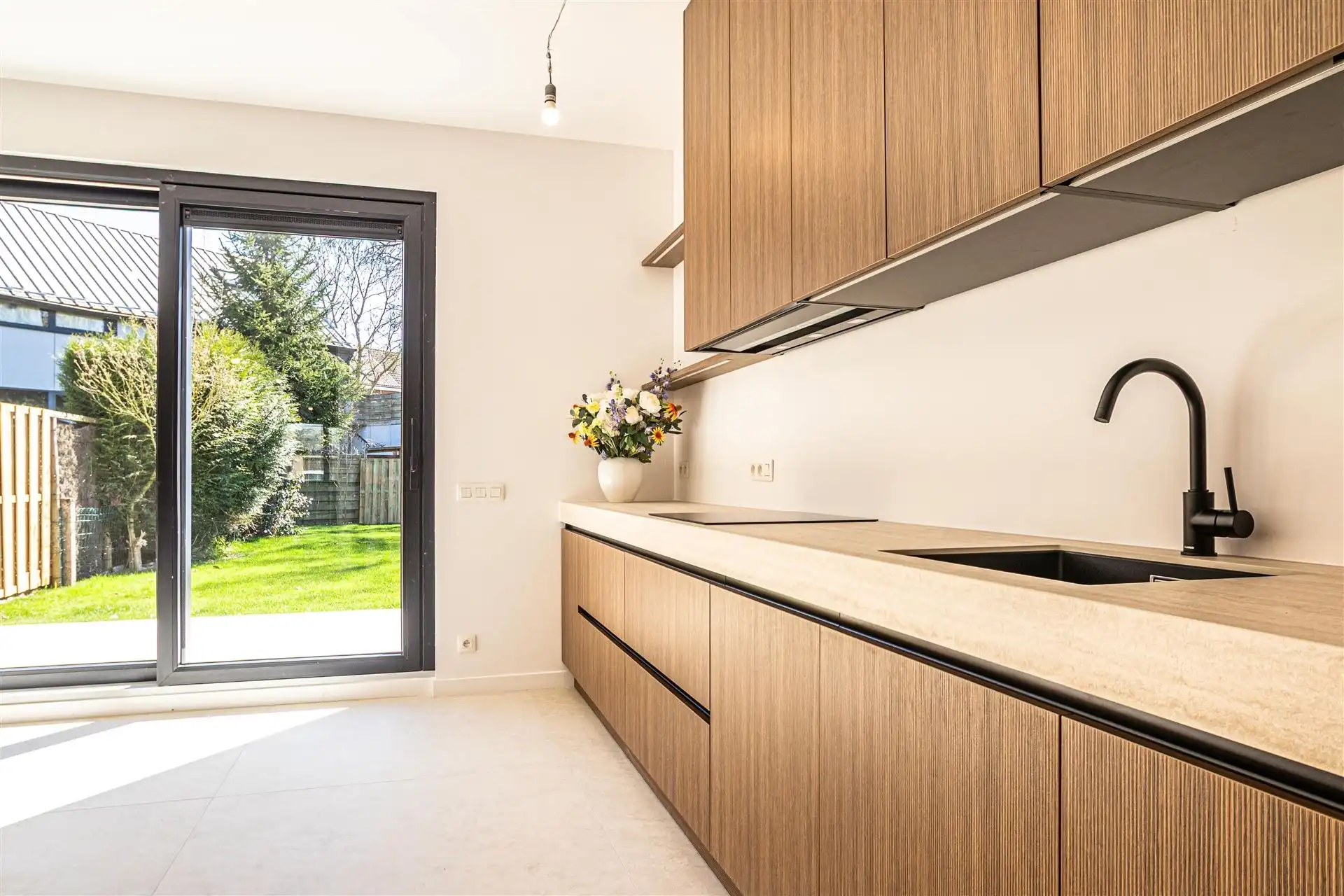Stijlvol gerenoveerde woning met ZO-tuin in Hove foto 3