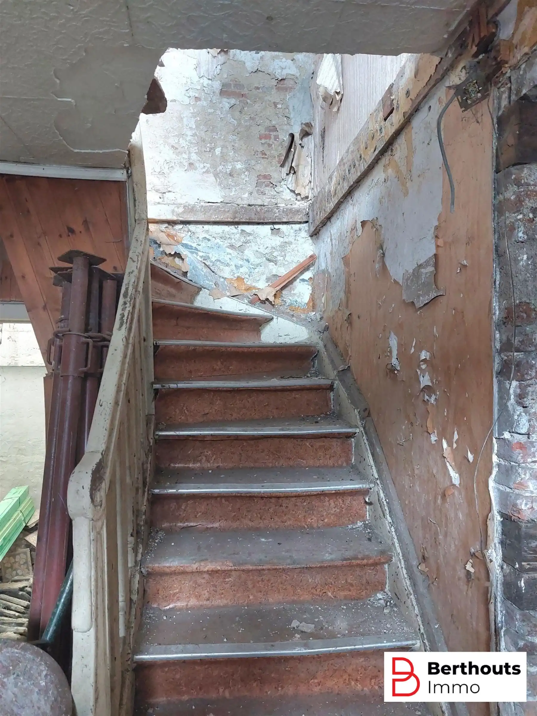 VOLLEDIG TE RENOVEREN, KARAKTERVOLLE WONING foto 6