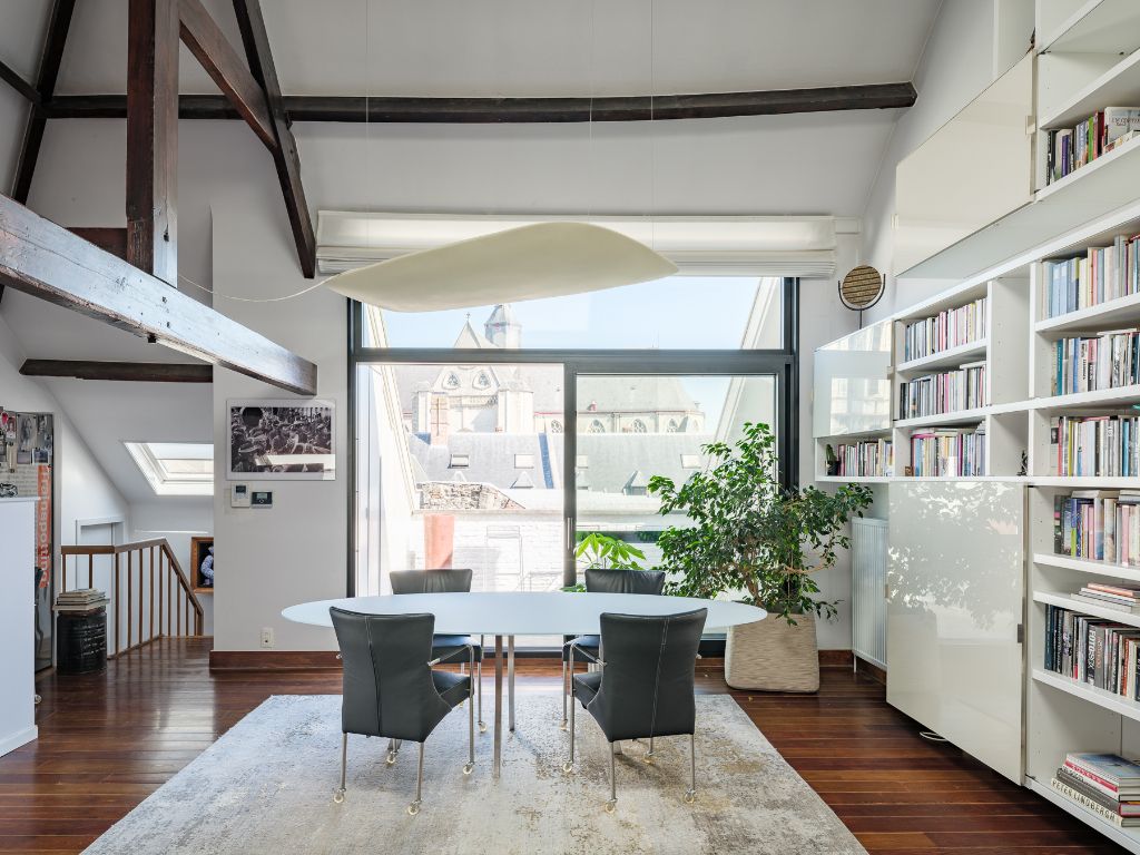 Karaktervol appartement (213 m²) op een gegeerde centrumlocatie foto {{pictureIndex}}