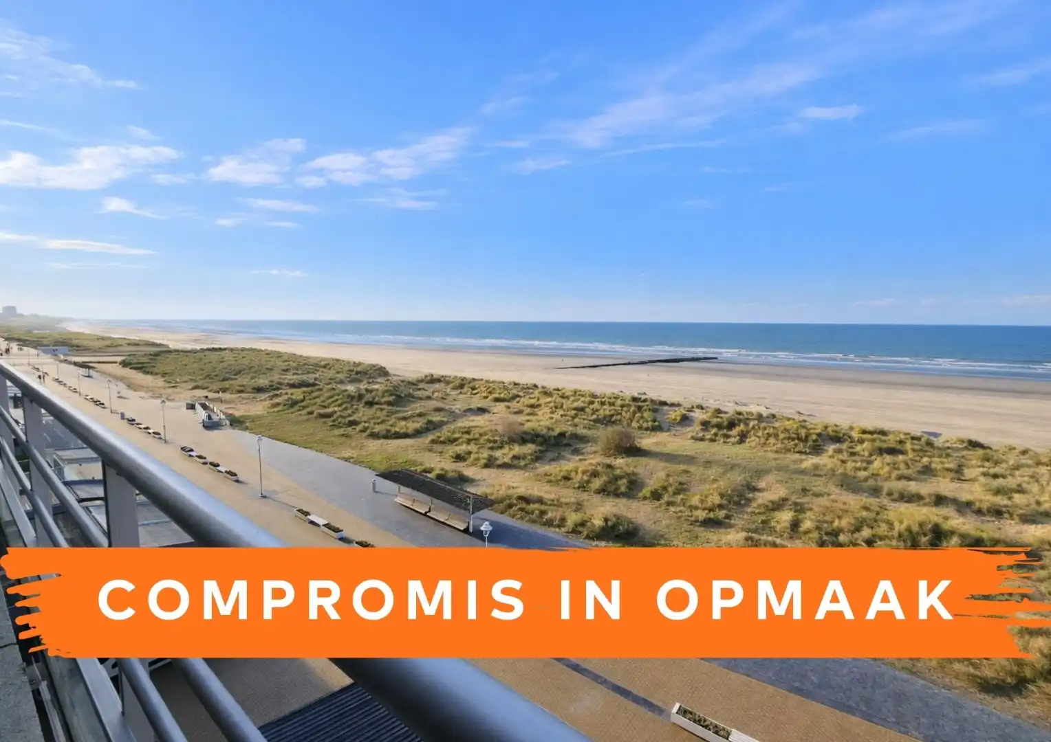 Op te knappen appartement met frontaal zeezicht  te Nieuwpoort foto {{pictureIndex}}