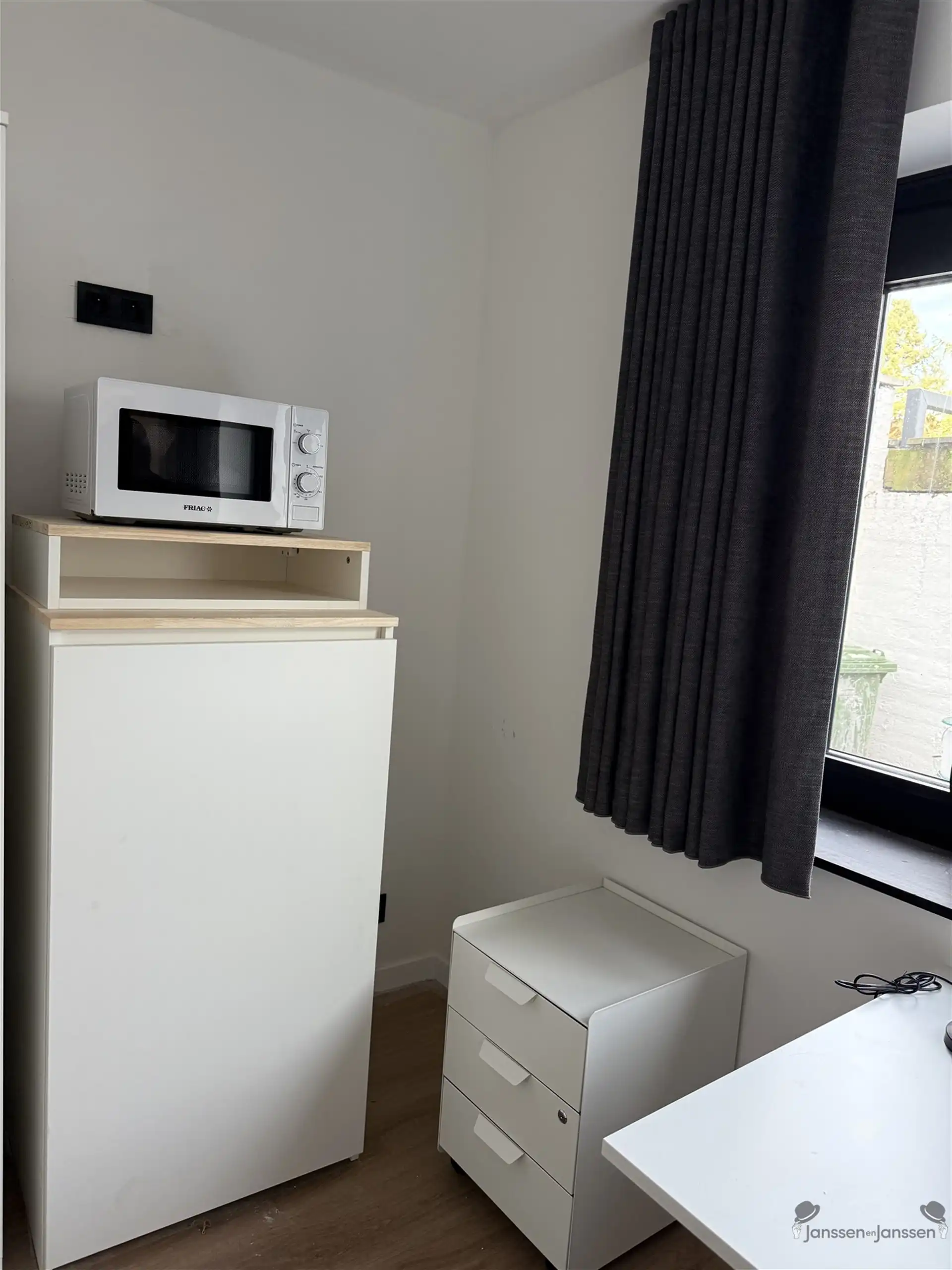 Luxe studentenkamer met eigen sanitair en toegang tot het gemeenschappelijk terras foto 6