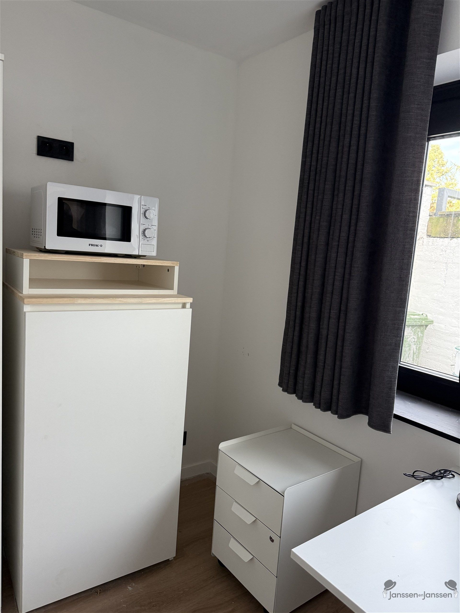 Luxe studentenkamer met eigen sanitair en toegang tot het gemeenschappelijk terras foto 6