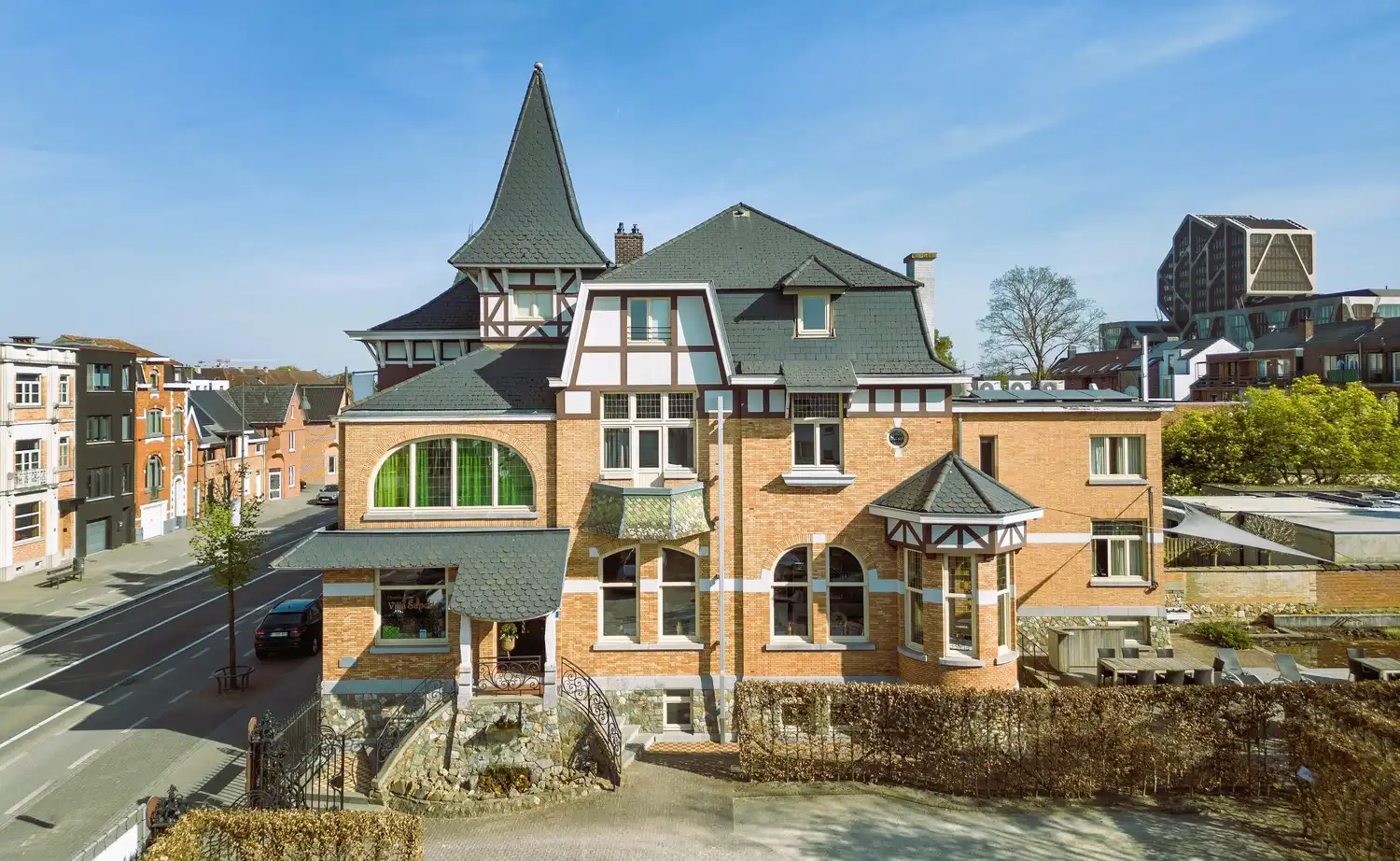 Villa Saporis – Iconisch herenhuis met uitzonderlijke uitstraling in hartje Hasselt foto {{pictureIndex}}