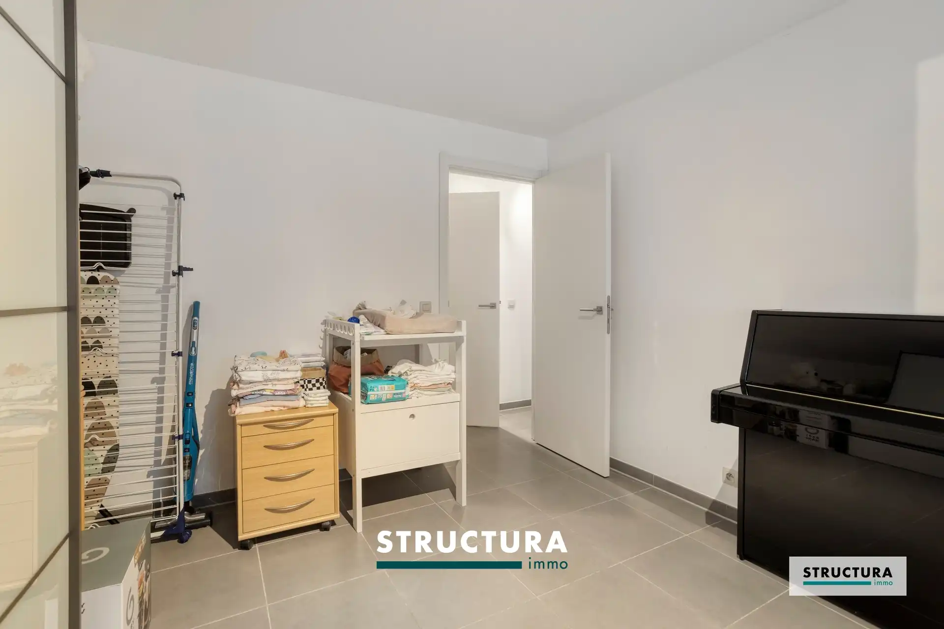 Rustig gelegen, recent appartement met ruime slaapkamers, vlakbij het centrum! foto 16