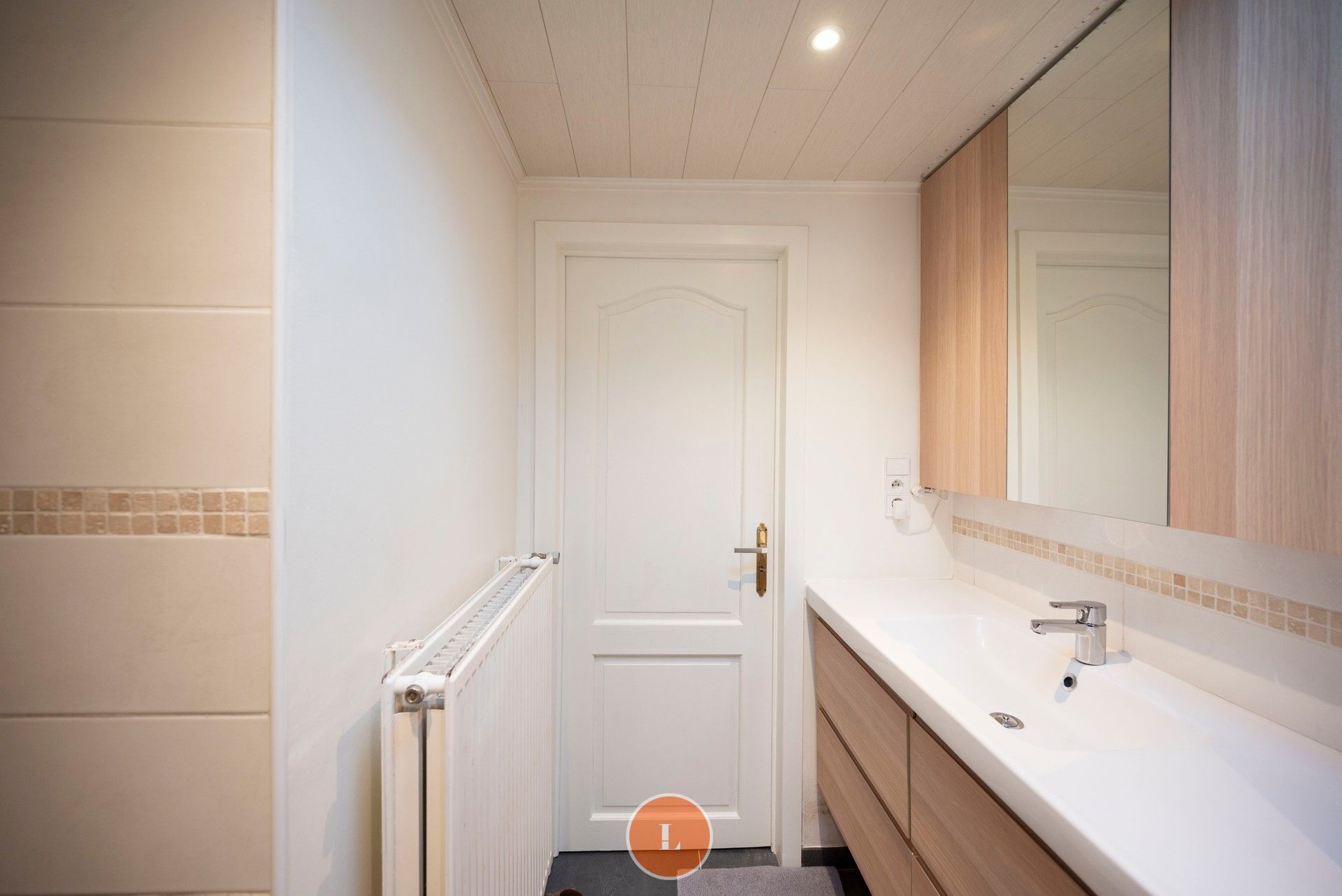 Ruime woning met meer dan 4 slaapkamers en garage foto 9