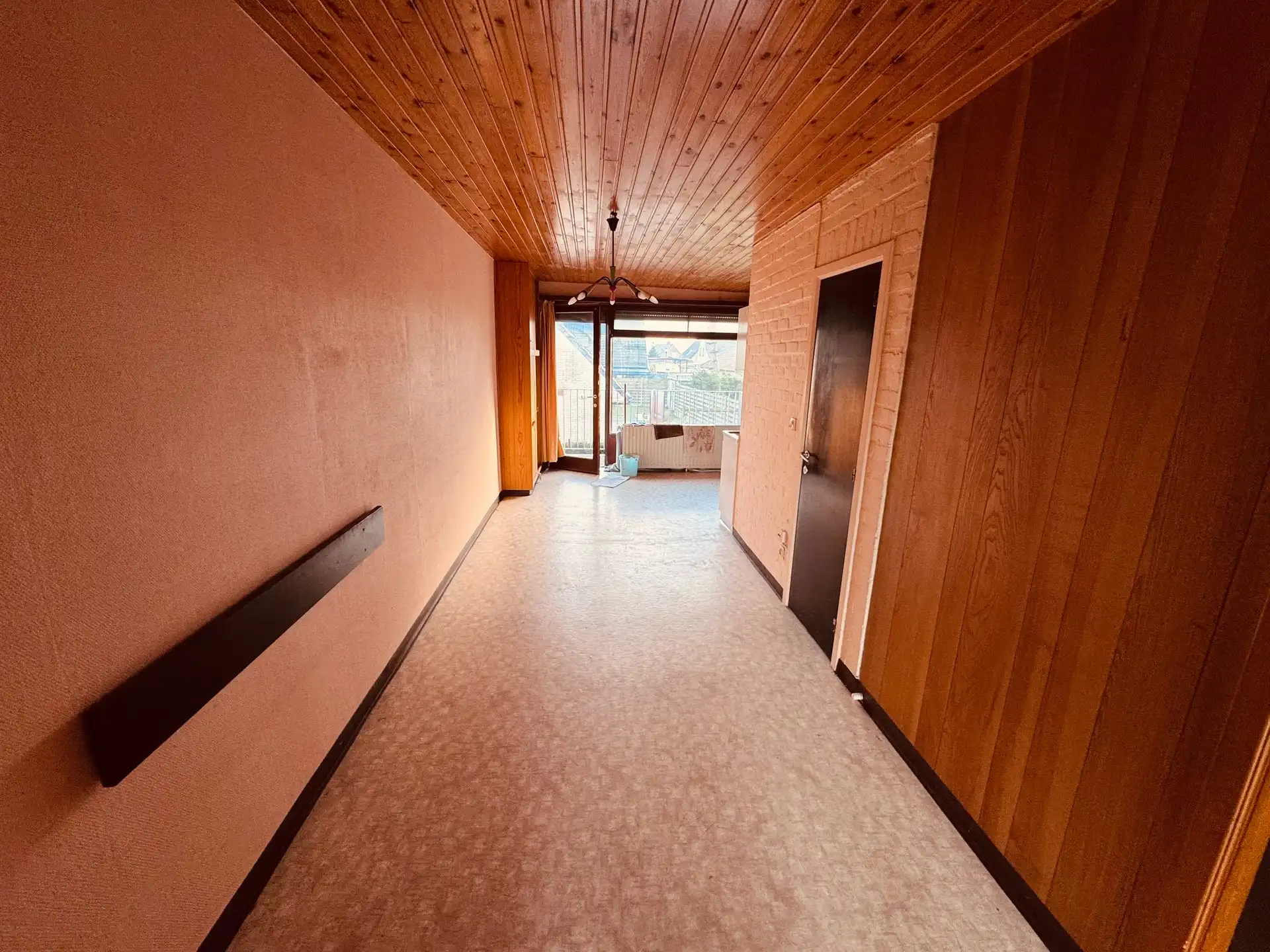 Te renoveren studio met 2 slaapkamers te koop in Vosseslag – De Haan. foto 5