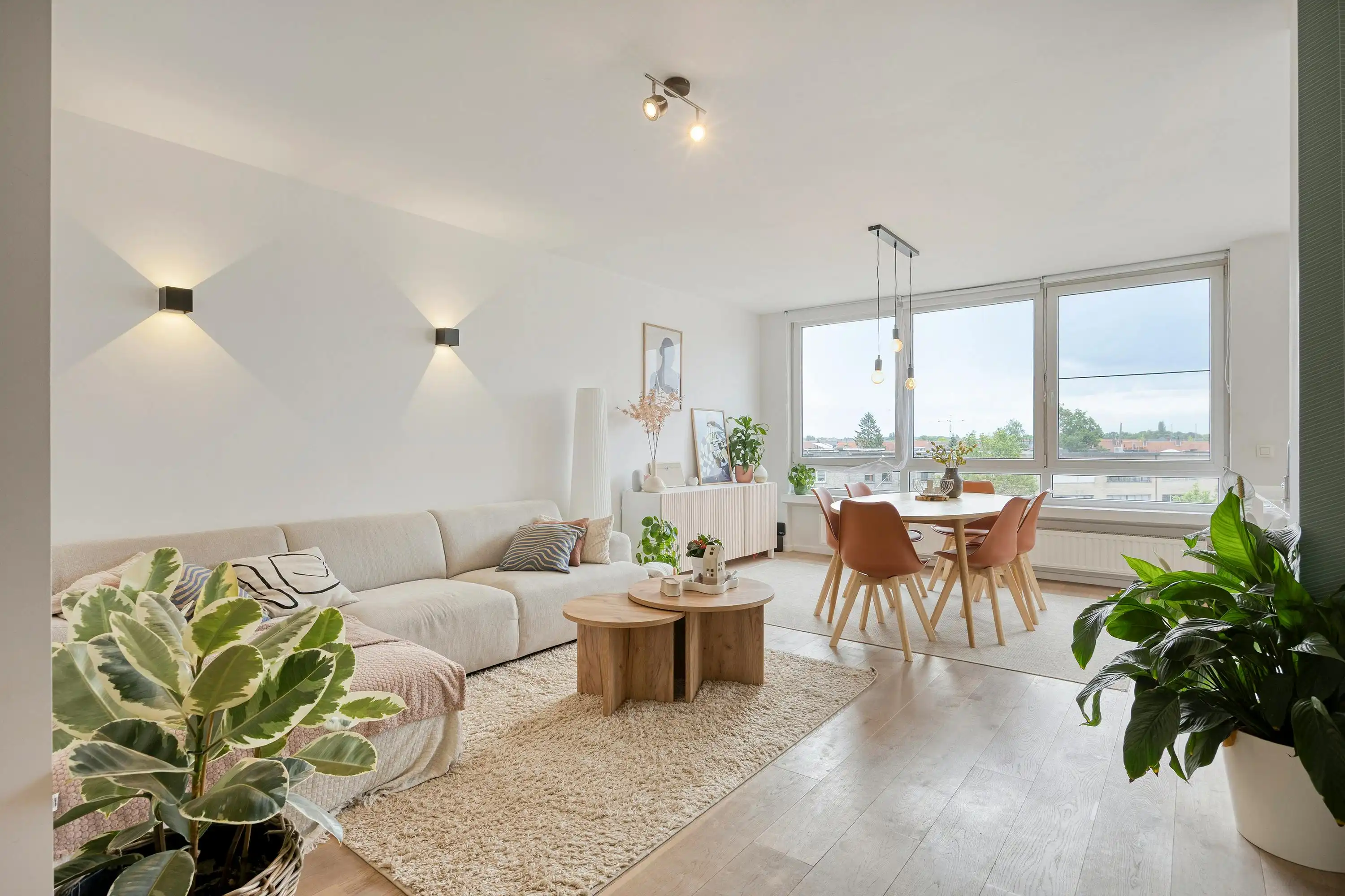 Lichtrijk appartement met 2 slaapkamers te koop in Merksem foto 3