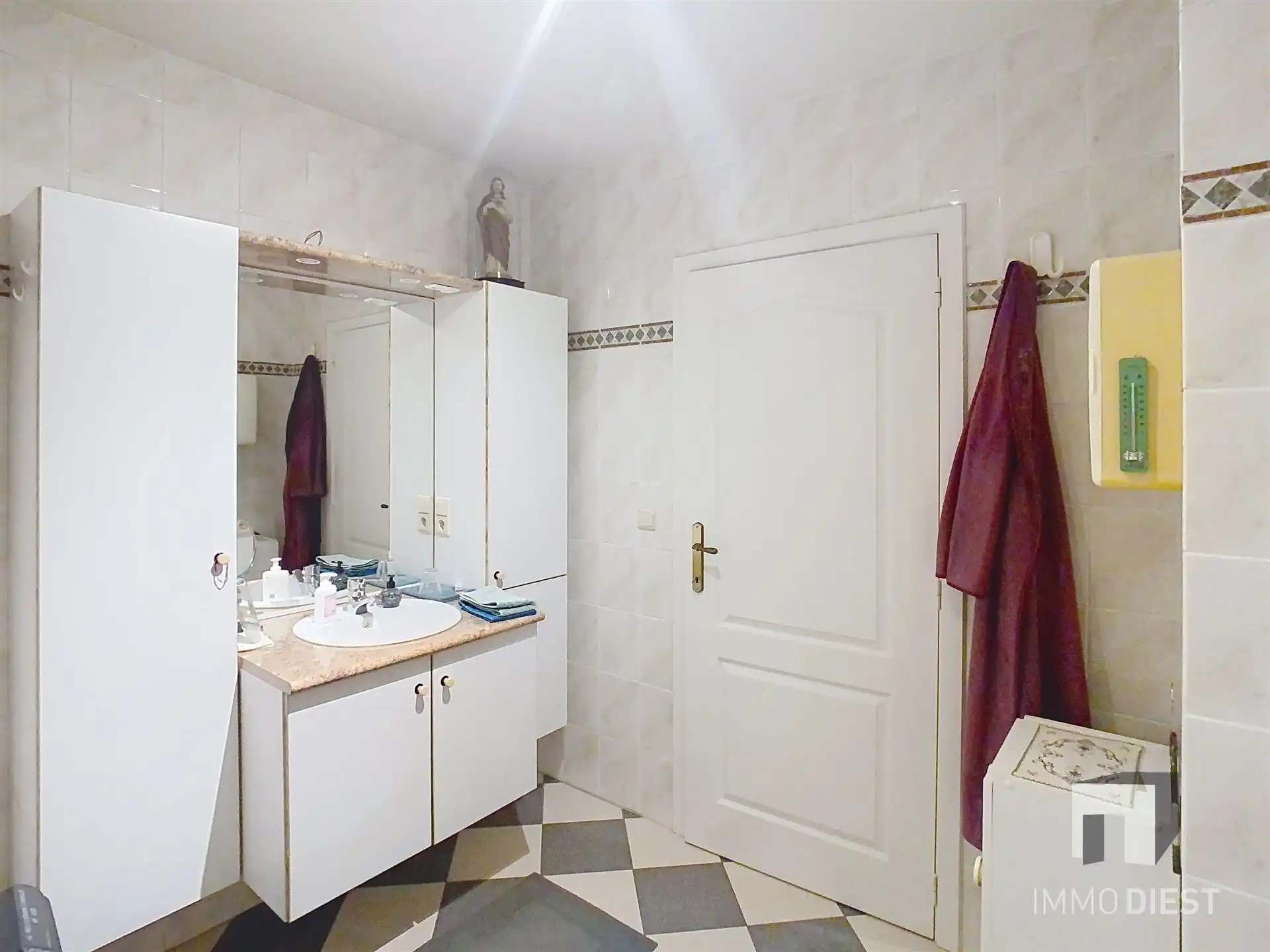 Topligging: gelijkvloers appartement mét garage en kelder foto 19