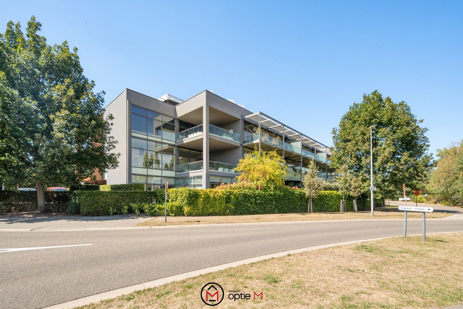 Unieke loft met 2 slaapkamers, terras en parking foto 25