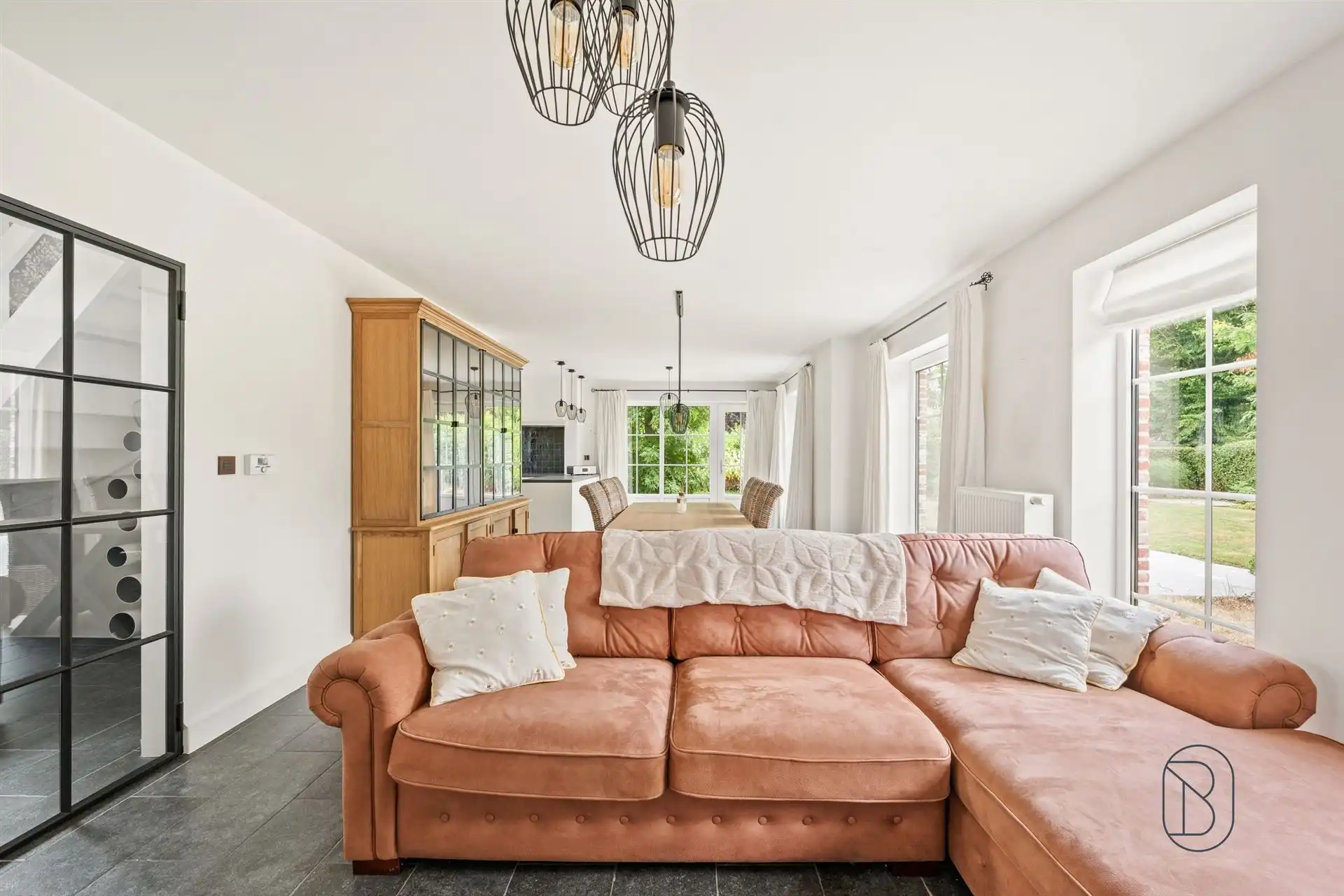 Stijlvolle pastoriewoning op rustige locatie foto 7