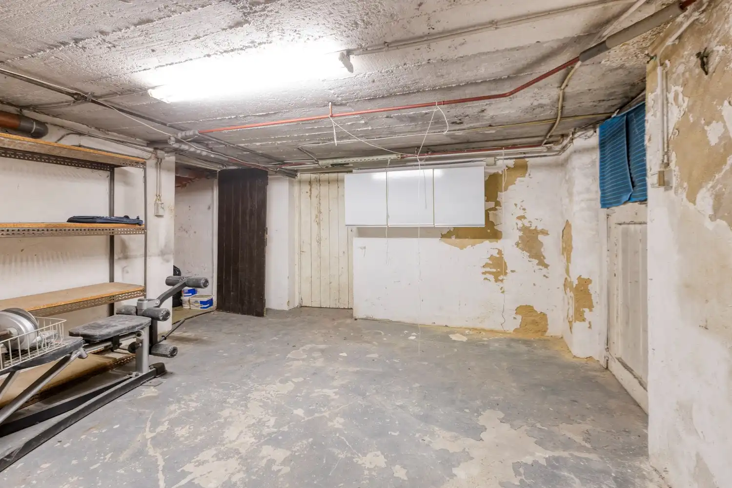 Te renoveren rijwoning met veel potentieel in hartje Genk foto 26