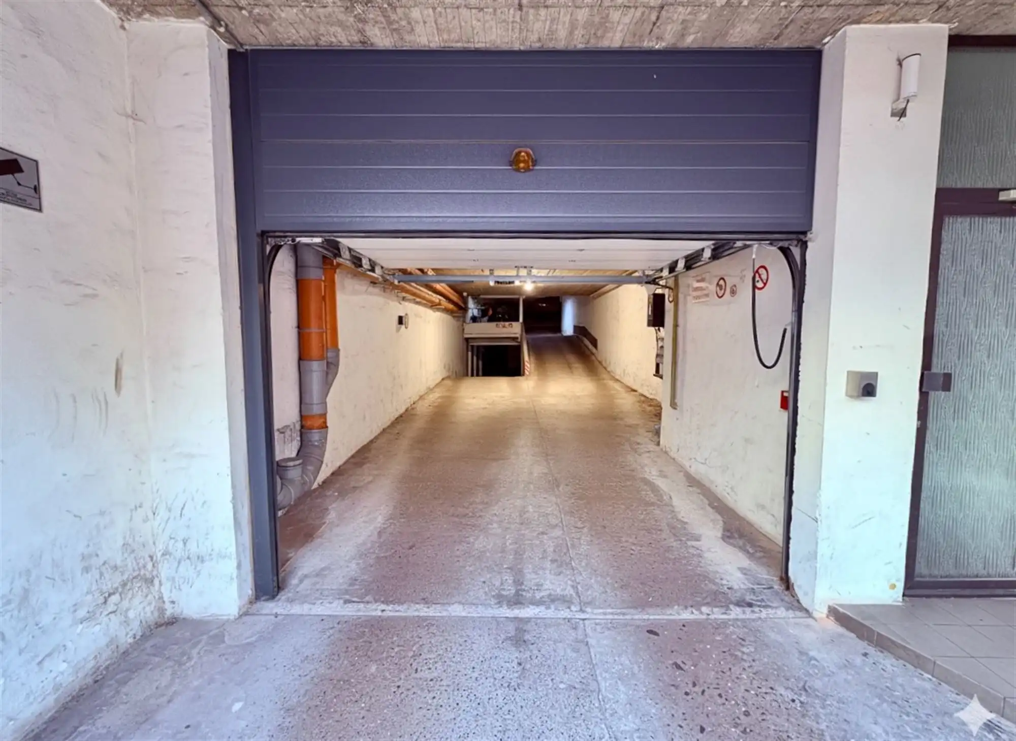 Luxor Parking: 60 parkeerplaatsen 5 motorplaatsen 1 berging foto 2