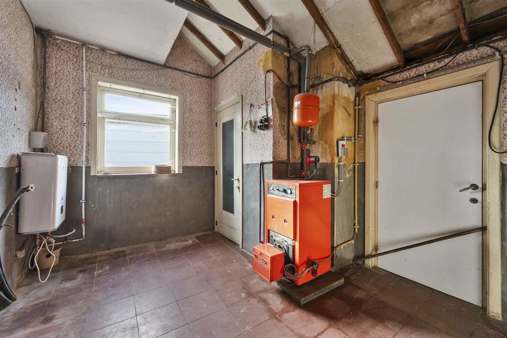 Te renoveren alleenstaande woning foto 10