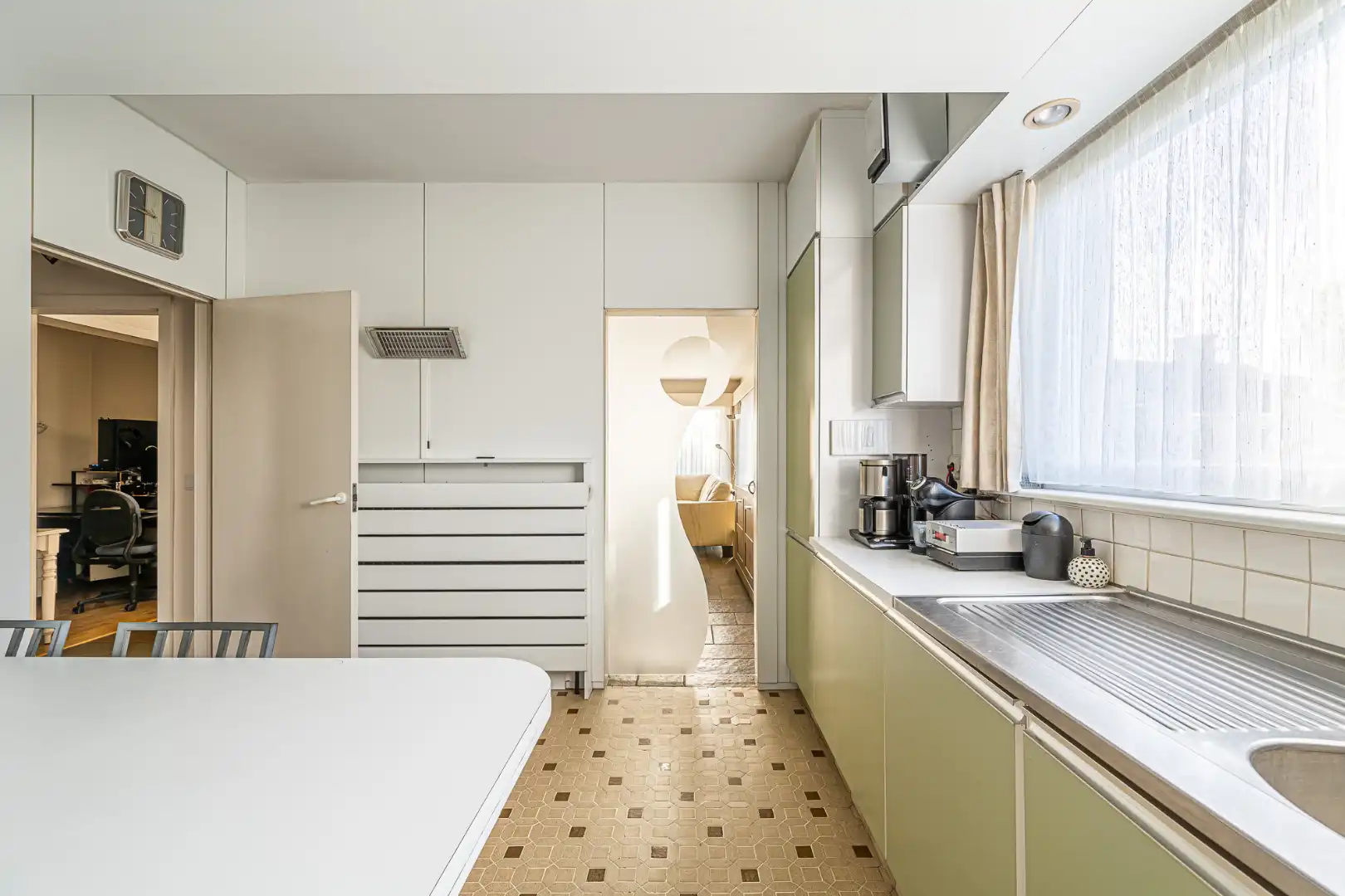 Gelijkvloerse villa met grote garage/opslagruimte in Marke foto 8