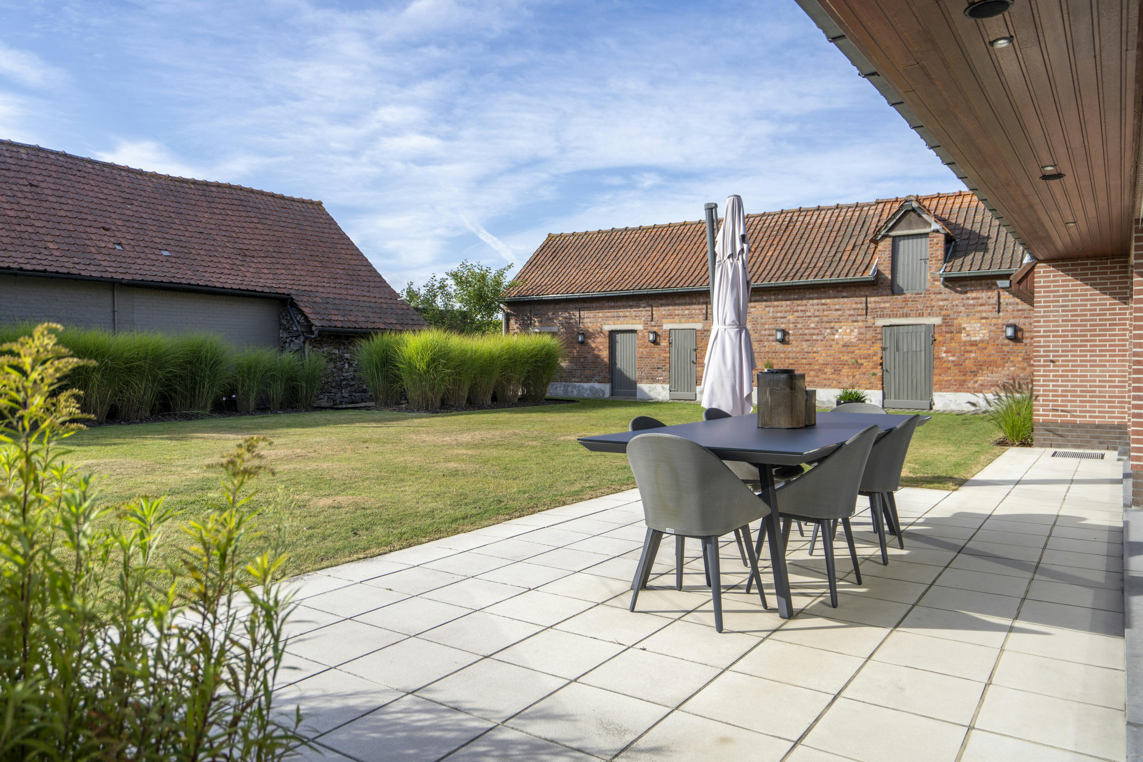 Knappe villa met bijgebouwen te koop in Kluisbergen  foto 19