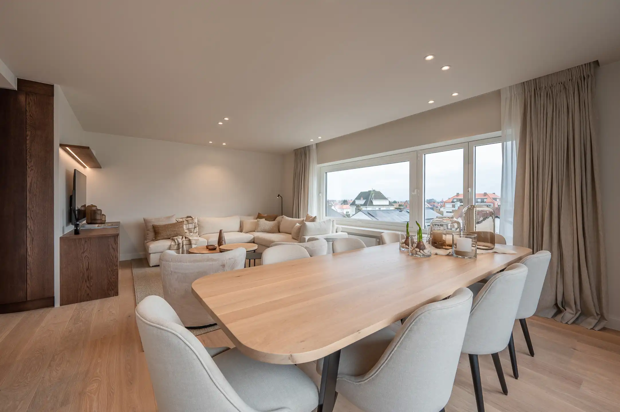 HOEKAPPARTEMENT, volledig gemeubileerd, vlakbij de Zeedijk.. foto 4