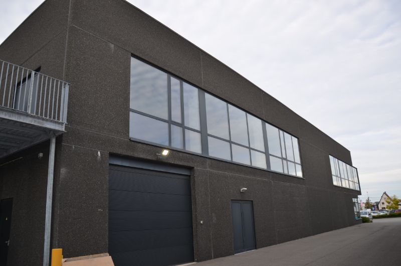 Te huur :  Roeselare Bruggesteenweg baanwinkel 665 m², hoekpand met grote inrijpoort foto 3