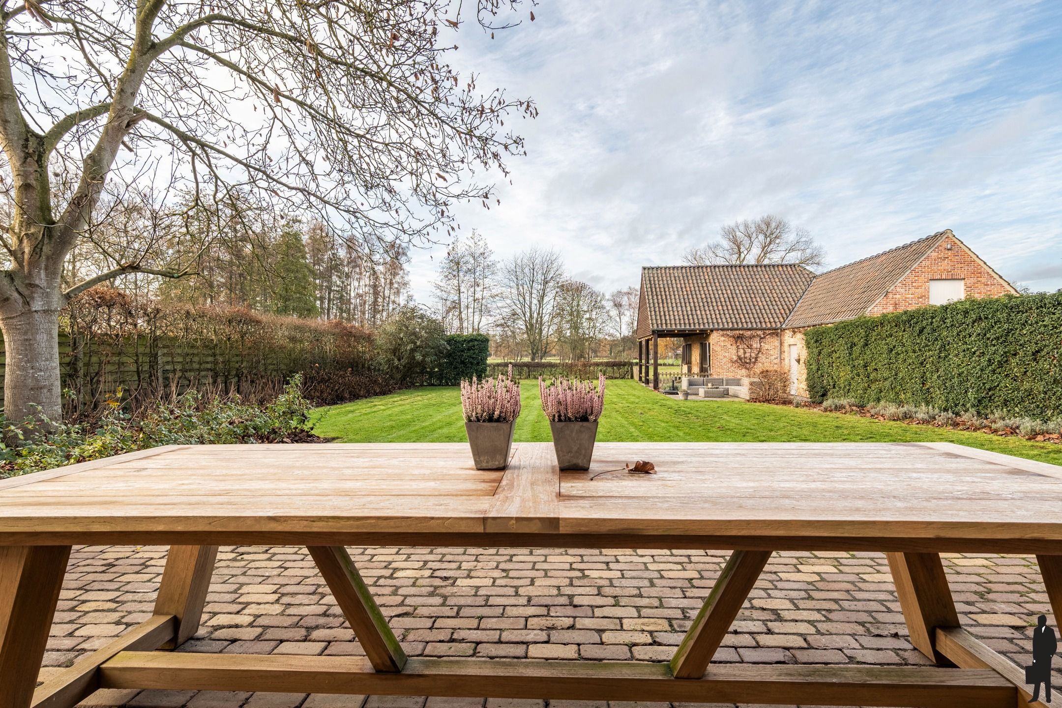 Villa met 4 tot 5 slaapkamers, weiland en paardenstallen (2) foto 36