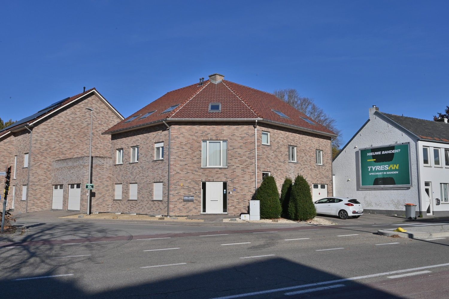 Royaal gelijkvloersappartement met 2 slaapkamers en inpandige garage, nabij het centrum van Lanaken foto 17