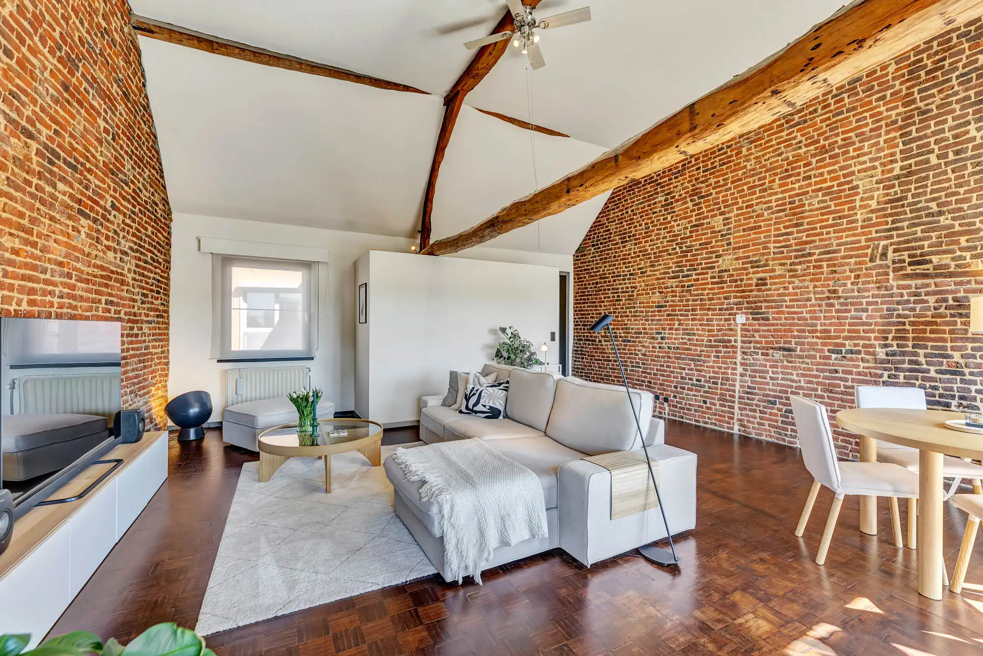 Prachtige woning met authentiek karakter foto 14