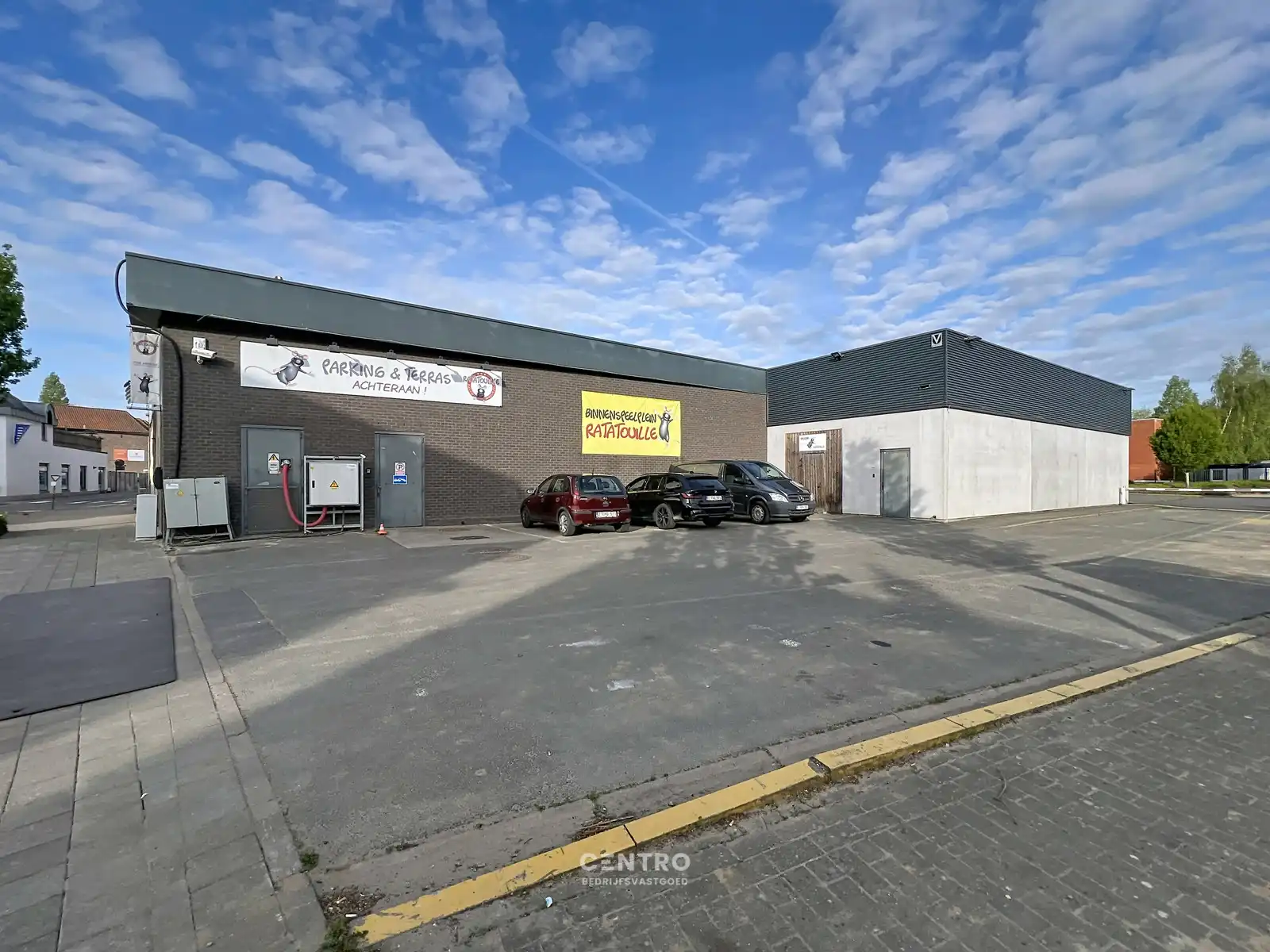 Multifunctioneel bedrijfspand (binnenrecreatie, toonzaal, winkel, opslag,...) van 782m² met 40 parkeerplaatsen op eigen terrein te Bavikhove (Harelbeke). foto 7