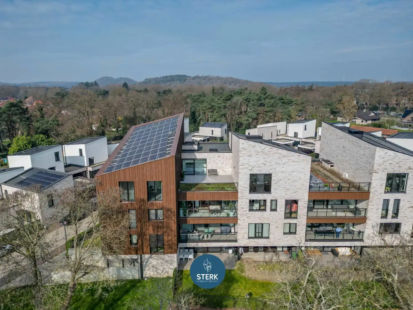 STIJLVOL PENTHOUSE MET 3 SLPKS EN 2 TERRASSEN IN EEN GROENE OMGEVING !  foto 4