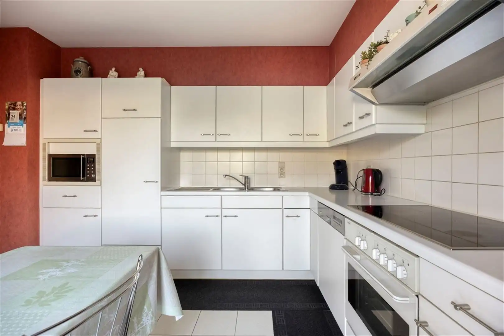 Rustig gelegen, goed onderhouden villa met 4 slaapkamers op 761 m². foto 10