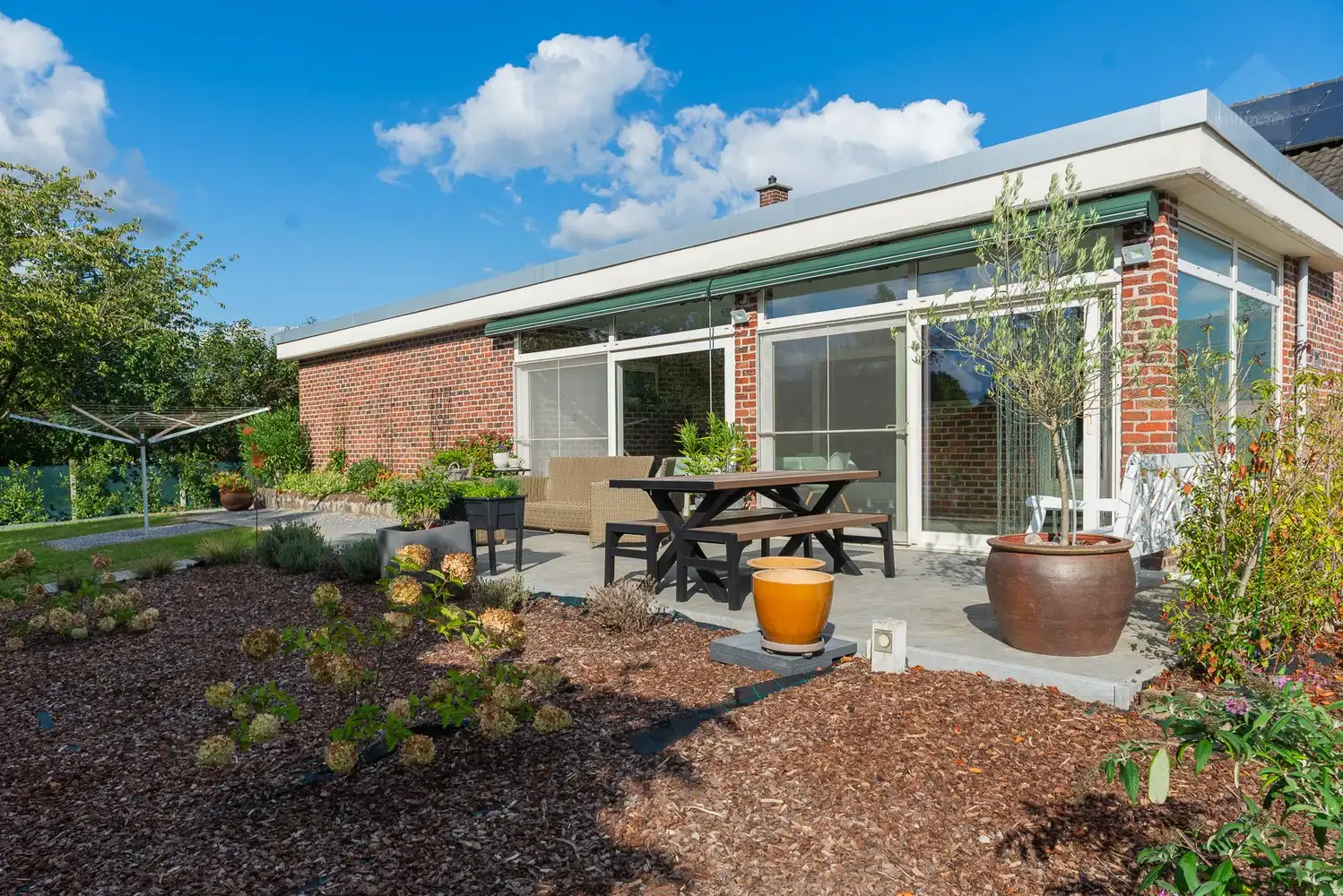 Ruime en uitstekend onderhouden gezinswoning met prachtige tuin en inpandige garage op een perceel van 1.490 m² foto 29