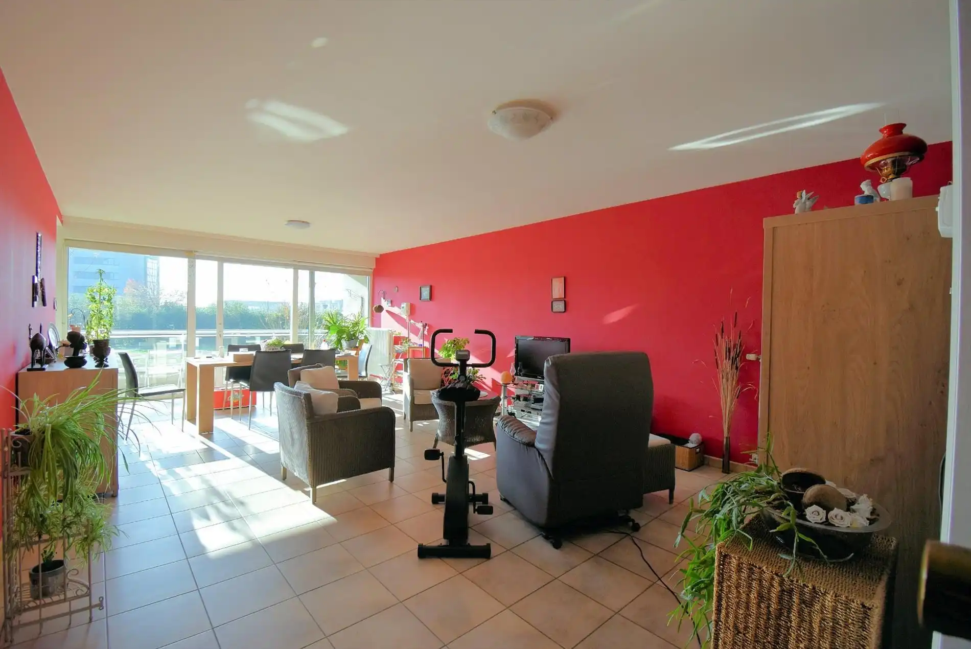 CENTRAAL GELEGEN APPARTEMENT MET TERRAS, GARAGE EN TUINZICHT foto 3