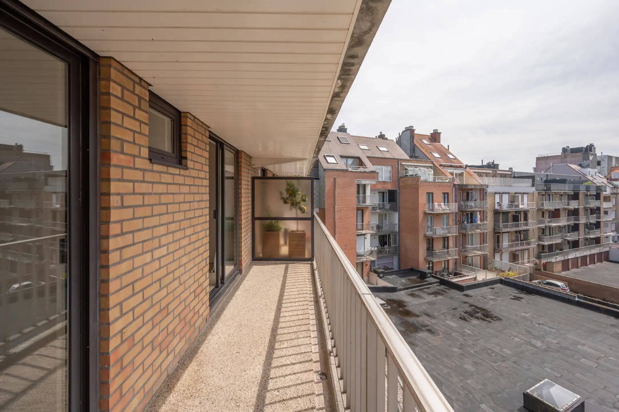 Lichtrijk gerenoveerd appartement op de Kustlaan in Knokke foto 25