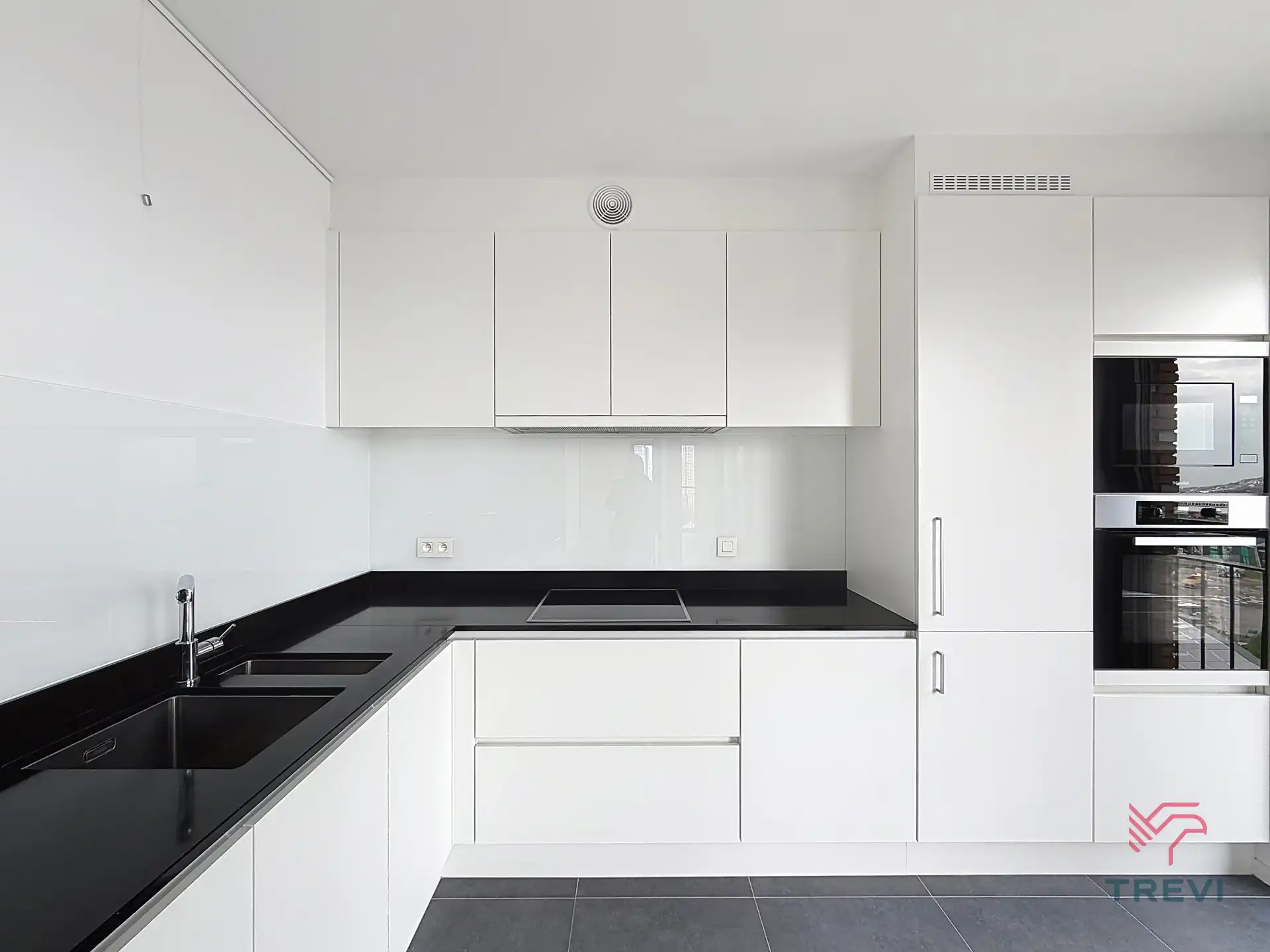 Prachtig appartement met 2 slpks, terras en topuitzicht foto 4