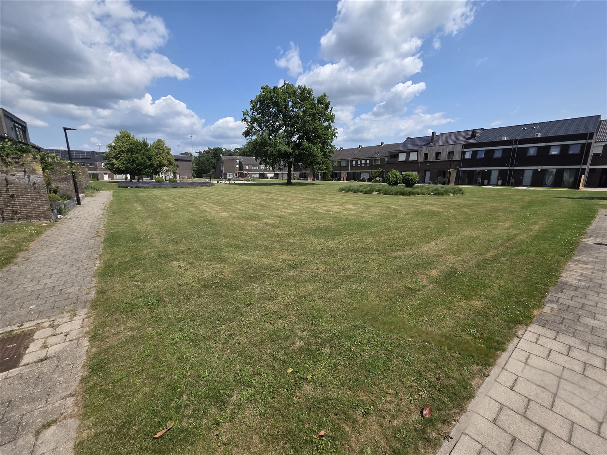 Knappe gezinswoning met 4 à 5 slpks, garage en tuin foto 2